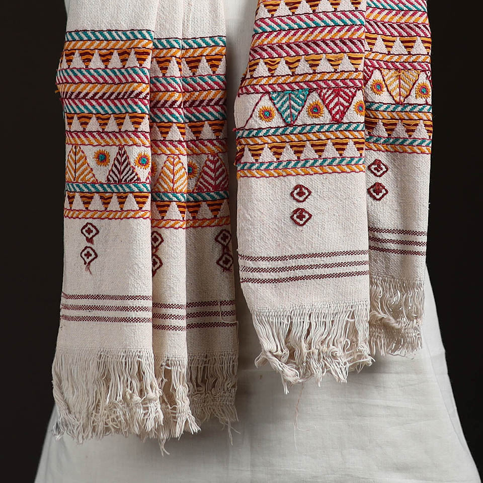 Orissa Tribal Kapadaganda Hand Embroidered Pure Handwoven Cotton Stole 33