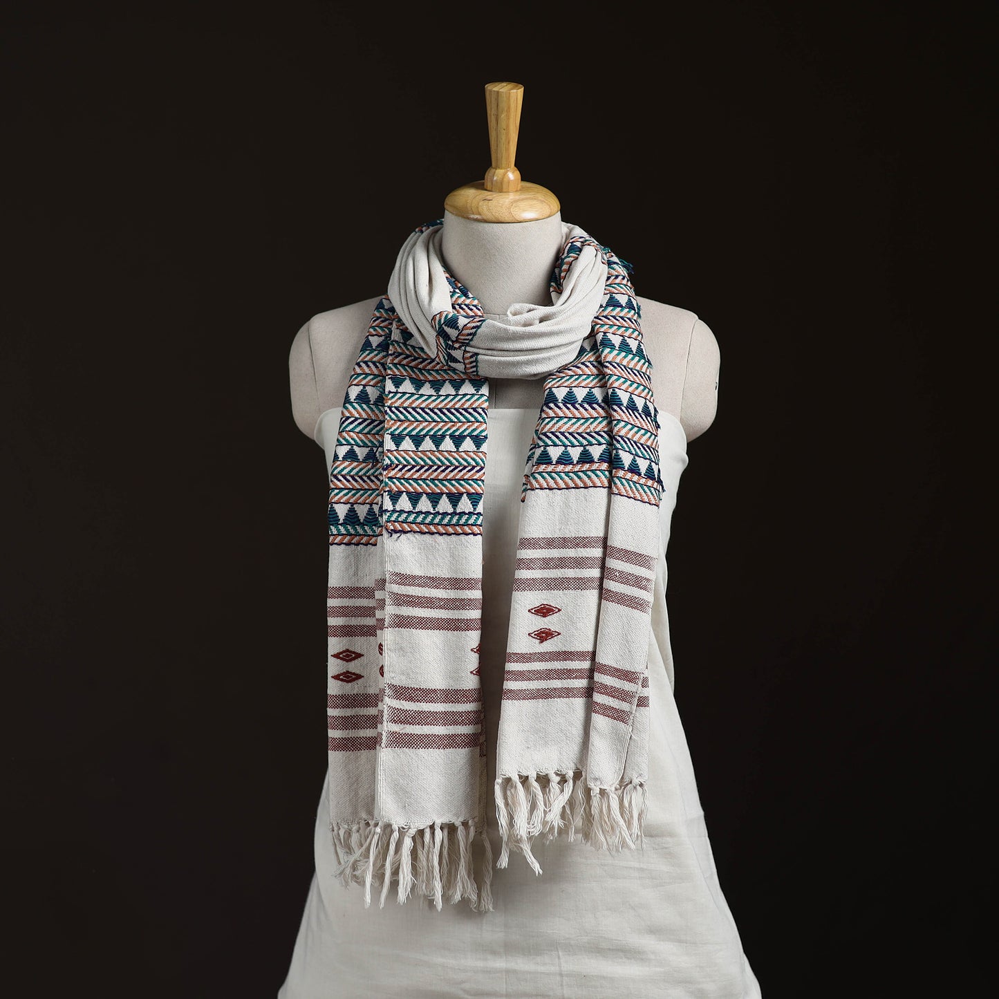 Orissa Tribal Kapadaganda Hand Embroidered Pure Handwoven Cotton Stole 35