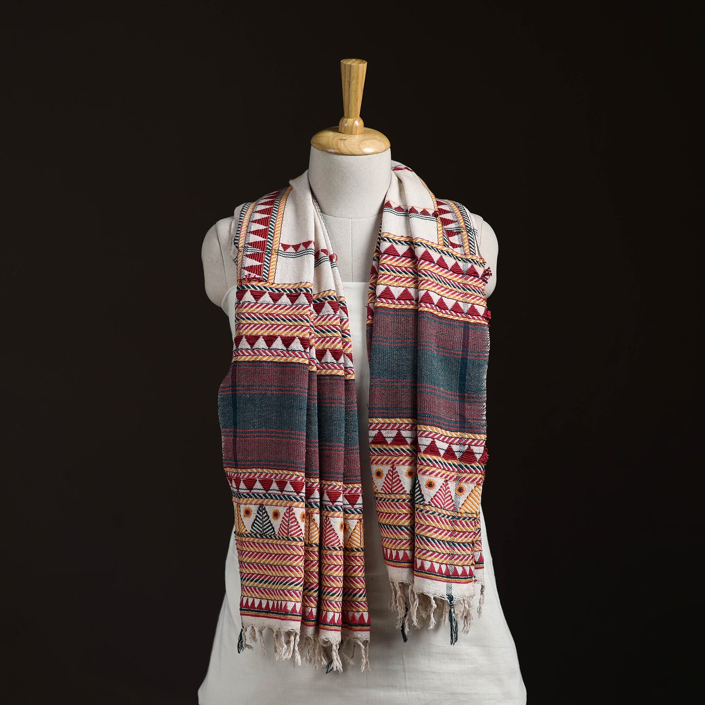 Orissa Tribal Kapadaganda Hand Embroidered Pure Handwoven Cotton Stole 37