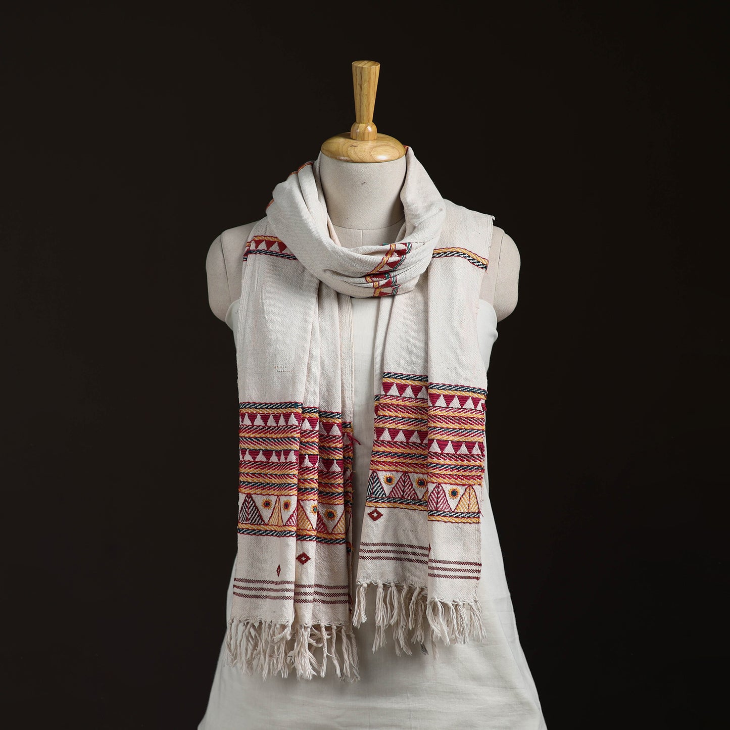 Orissa Tribal Kapadaganda Hand Embroidered Pure Handwoven Cotton Stole 39