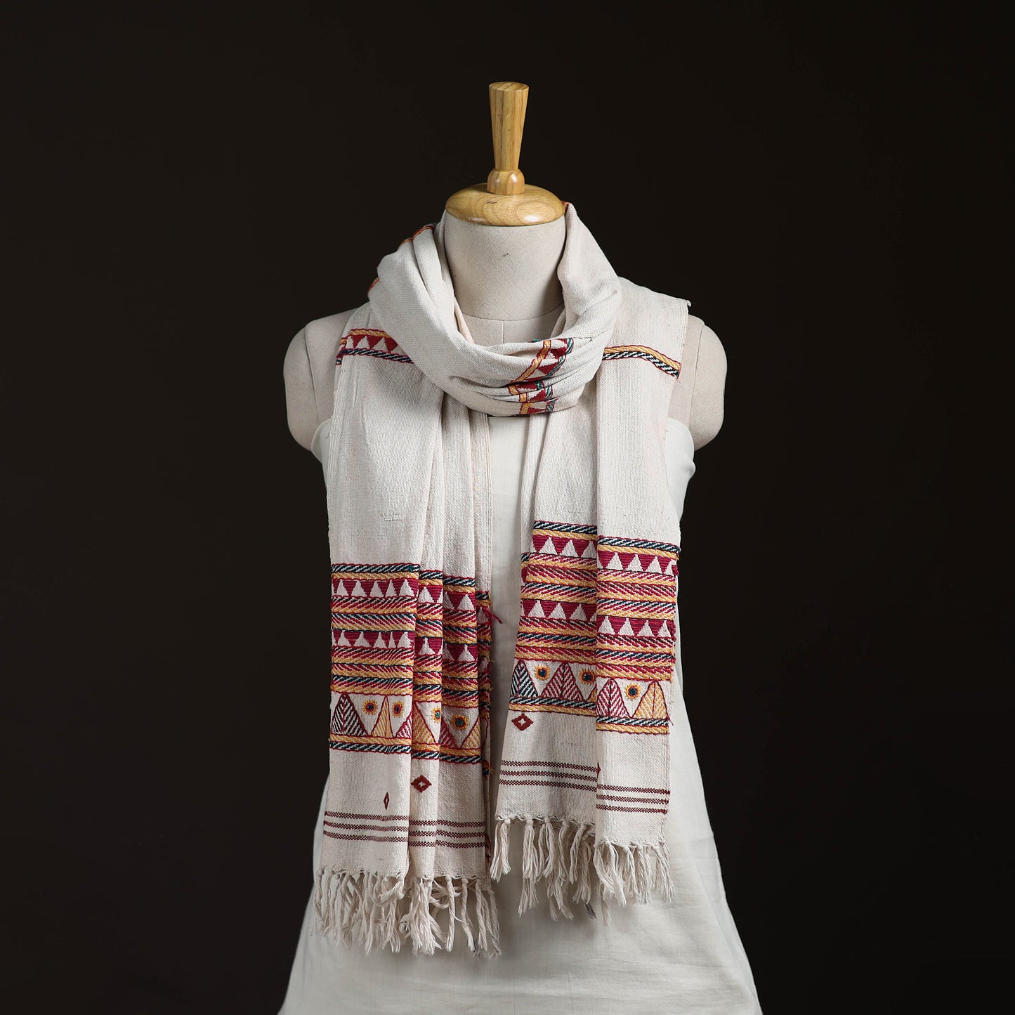 Orissa Tribal Kapadaganda Hand Embroidered Pure Handwoven Cotton Stole 38