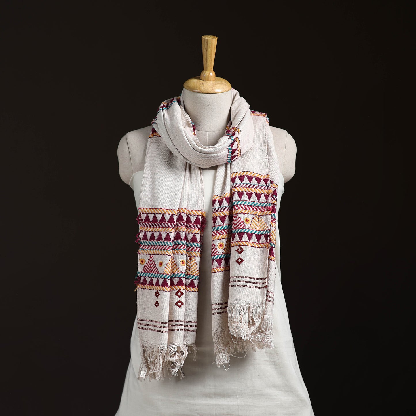 Orissa Tribal Kapadaganda Hand Embroidered Pure Handwoven Cotton Stole 40