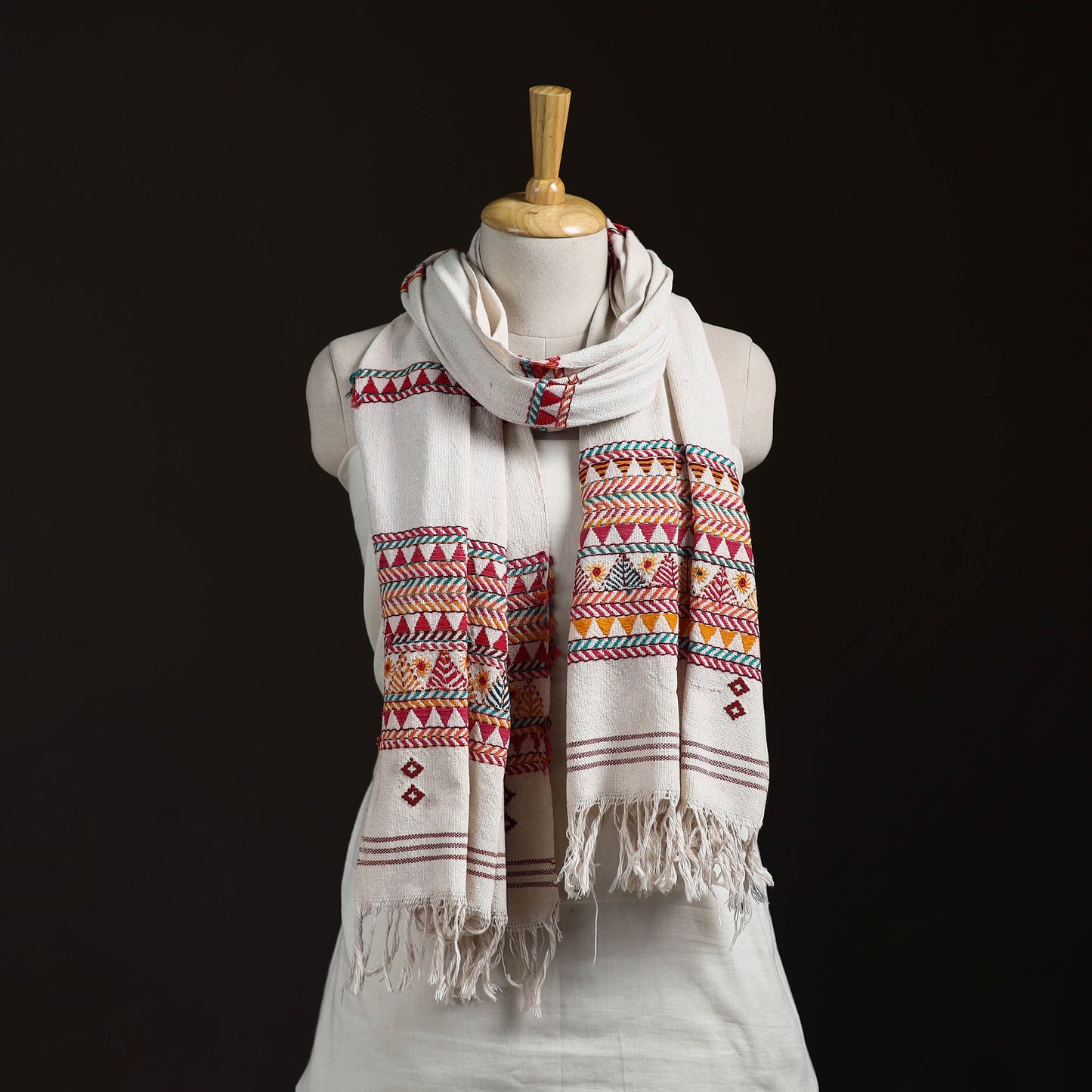 Orissa Tribal Kapadaganda Hand Embroidered Pure Handwoven Cotton Stole 44