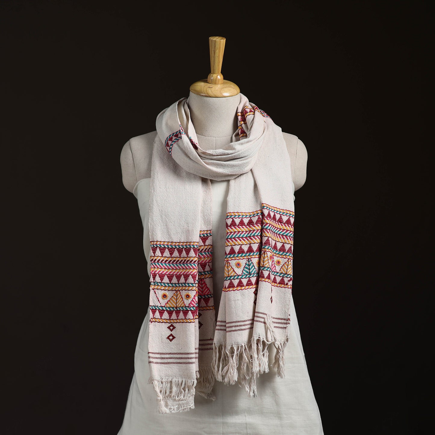Orissa Tribal Kapadaganda Hand Embroidered Pure Handwoven Cotton Stole 46
