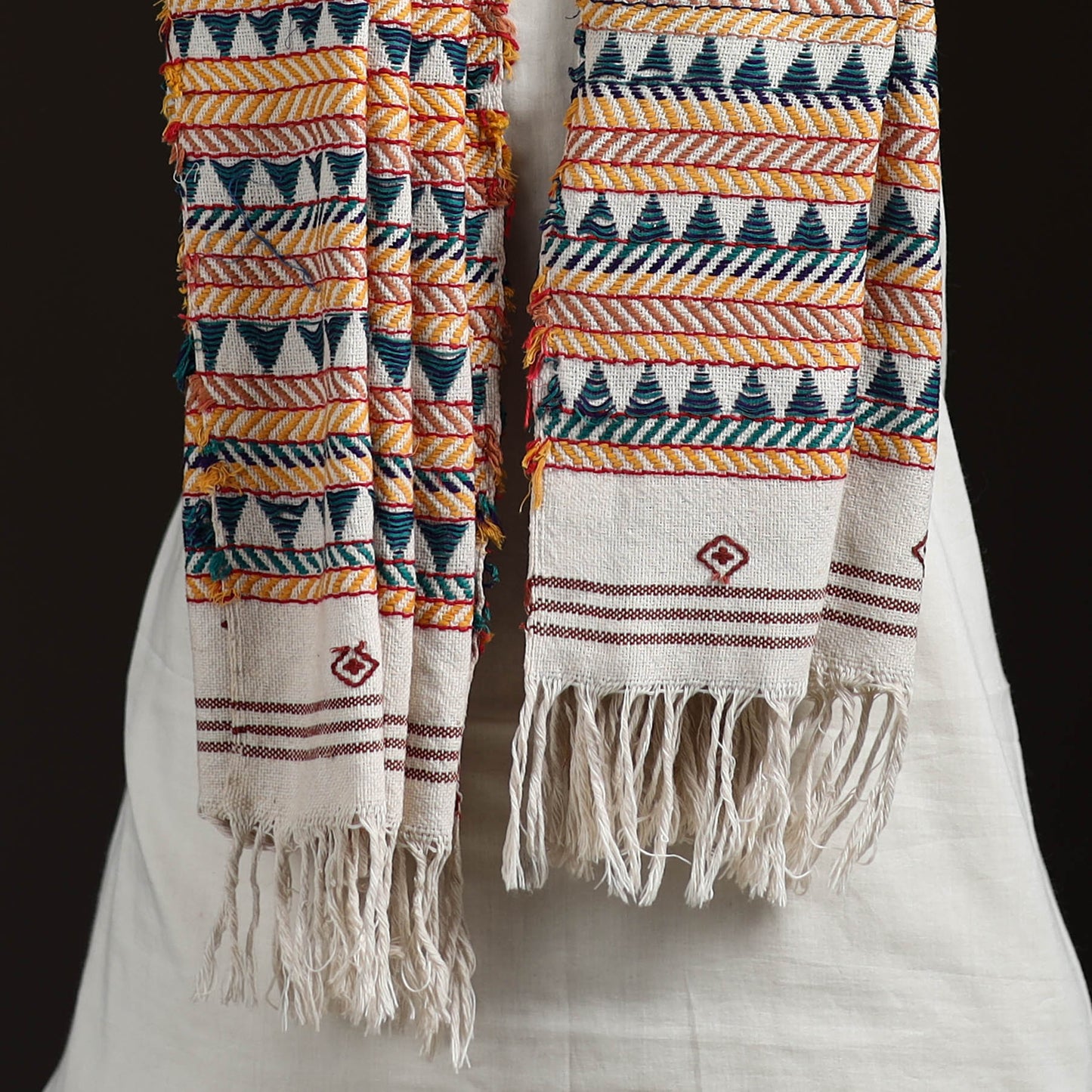 Orissa Tribal Kapadaganda Hand Embroidered Pure Handwoven Cotton Stole 49