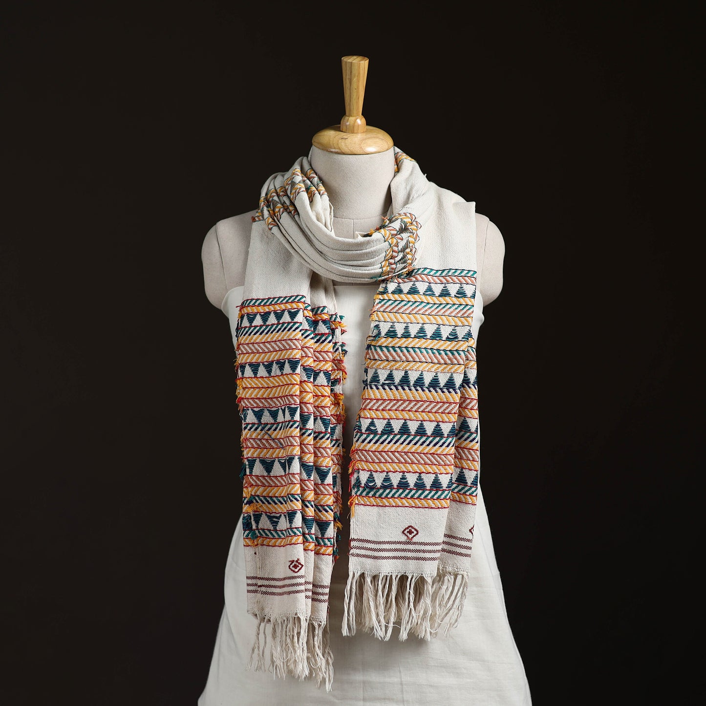 Orissa Tribal Kapadaganda Hand Embroidered Pure Handwoven Cotton Stole 49