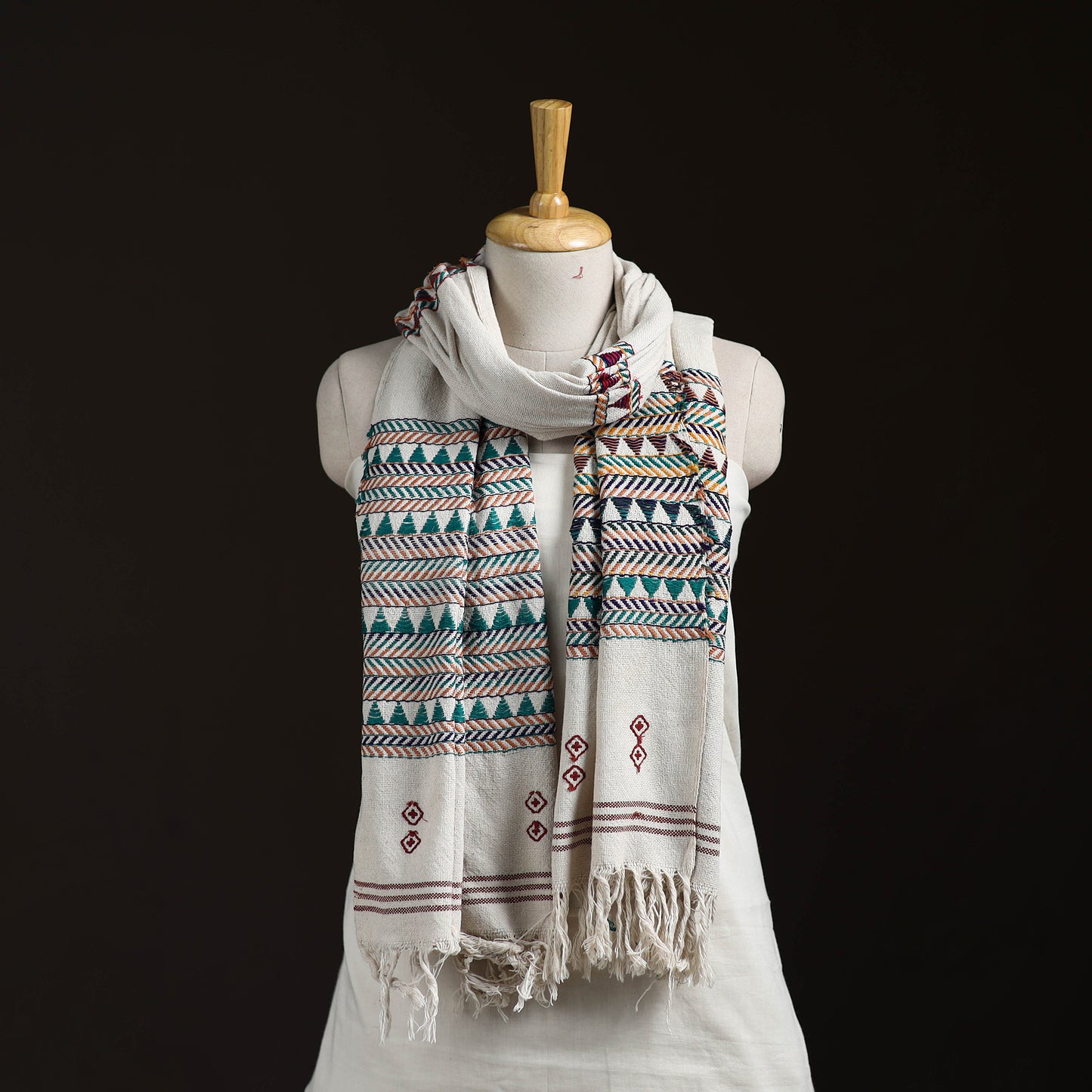 Orissa Tribal Kapadaganda Hand Embroidered Pure Handwoven Cotton Stole 50