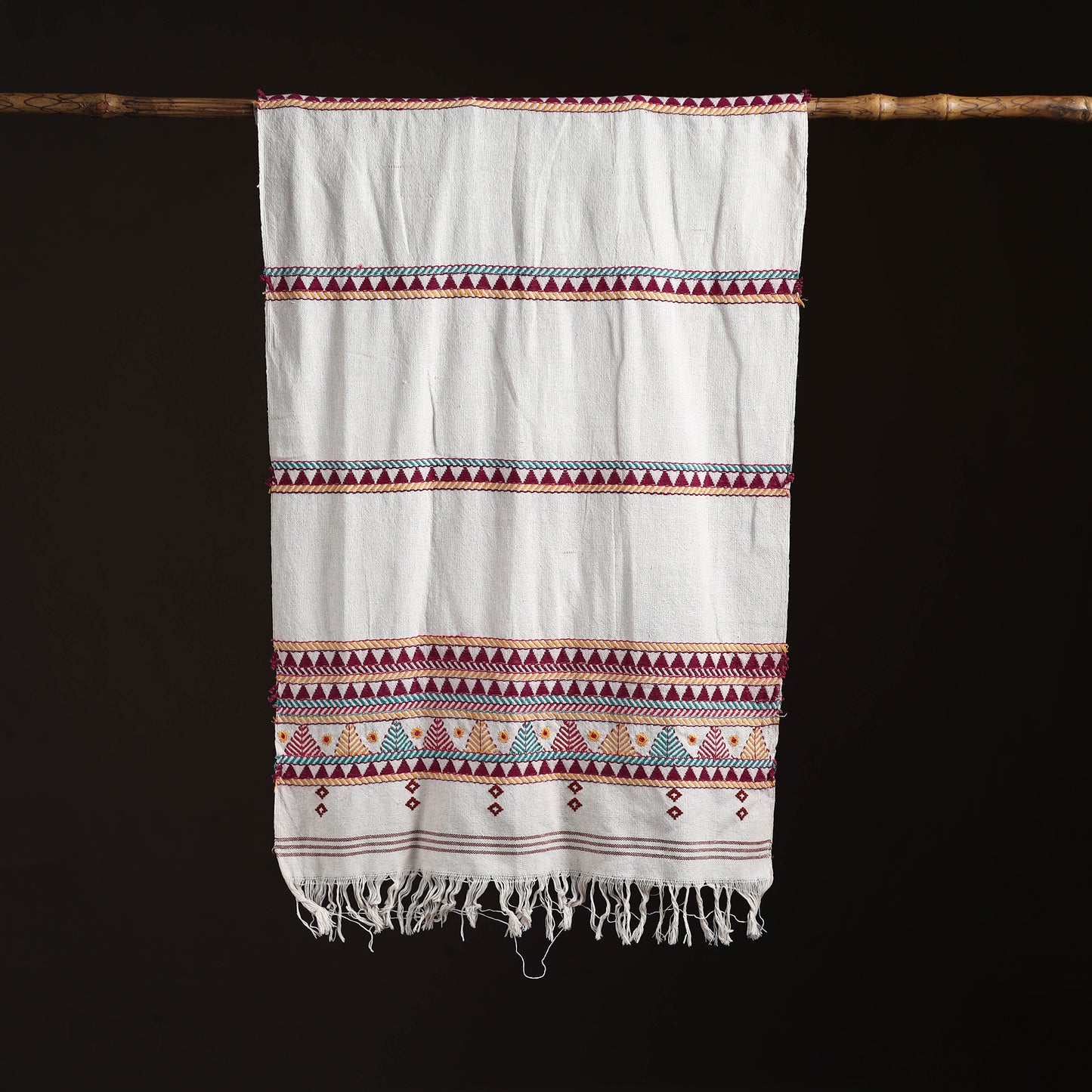 Orissa Tribal Kapadaganda Hand Embroidered Pure Handwoven Cotton Stole 40