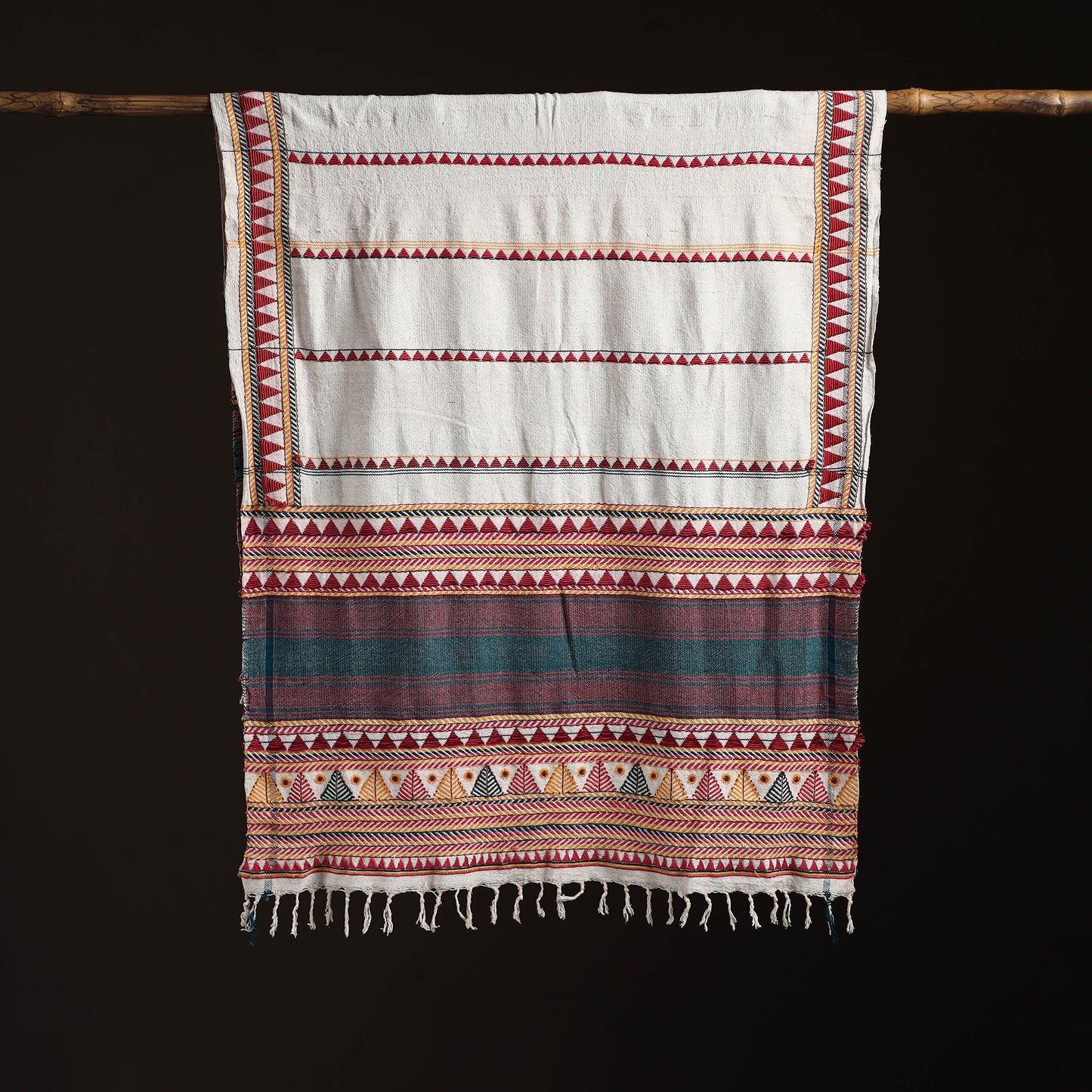 Orissa Tribal Kapadaganda Hand Embroidered Pure Handwoven Cotton Stole 37