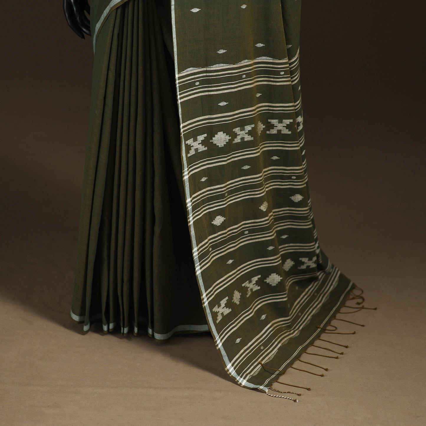 Phulia Jamdani Pure Handloom Cotton Saree with Tassels (Count 92/40) 40