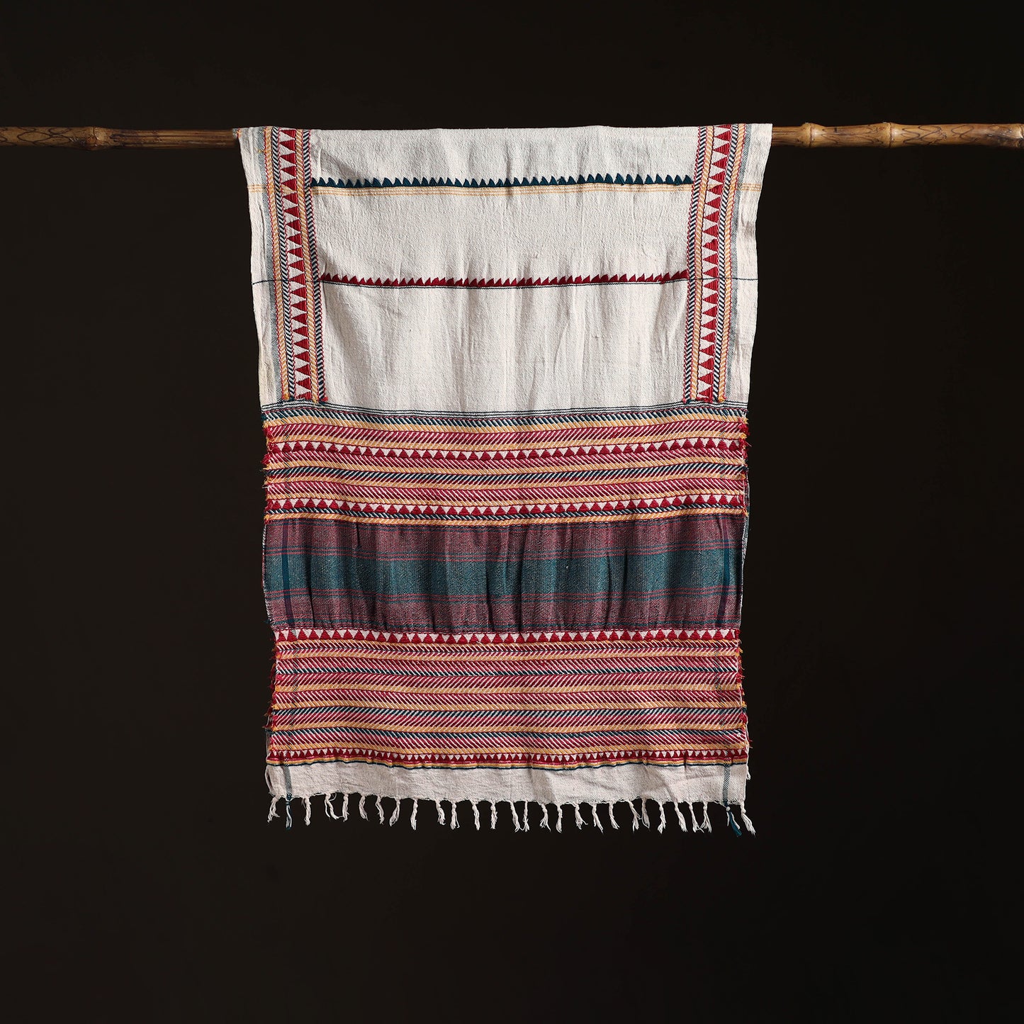 Orissa Tribal Kapadaganda Hand Embroidered Pure Handwoven Cotton Stole 04