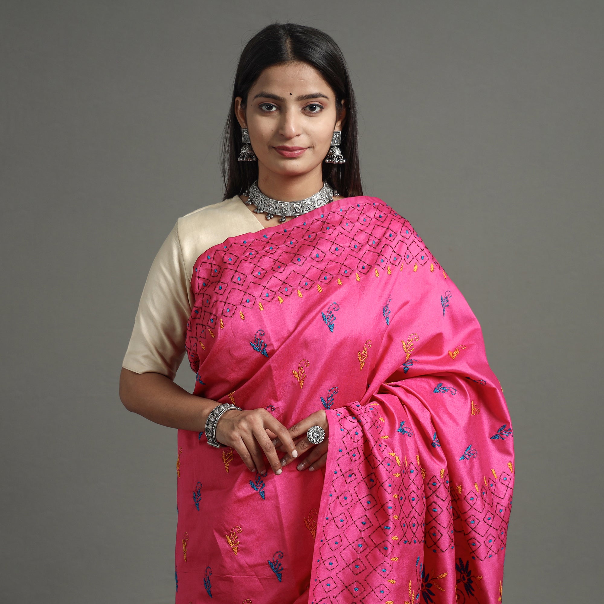 Elegant Rose Motif Nakshi Kantha Stitch Bangalore Silk Saree – WeaversIndia