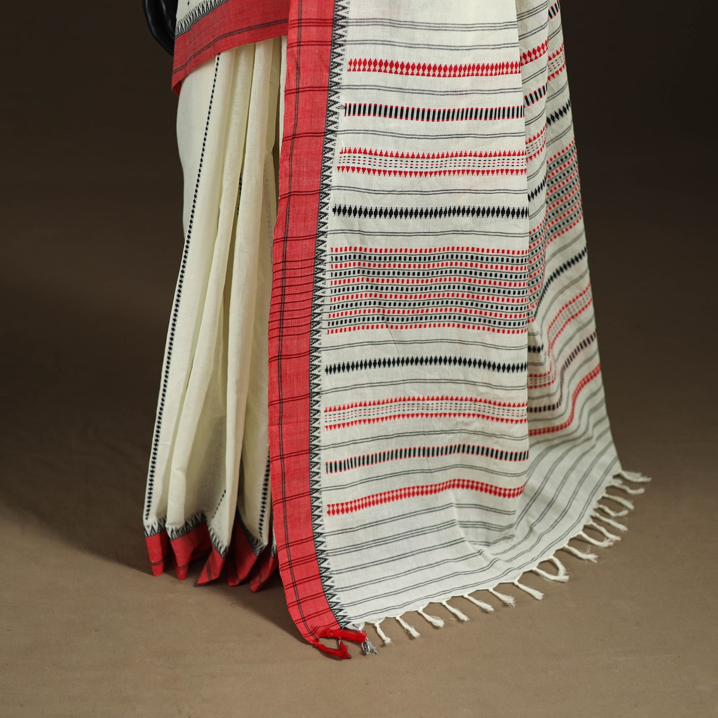 Bengal Handwoven Cotton Begumpuri Saree with Blouse Piece 02