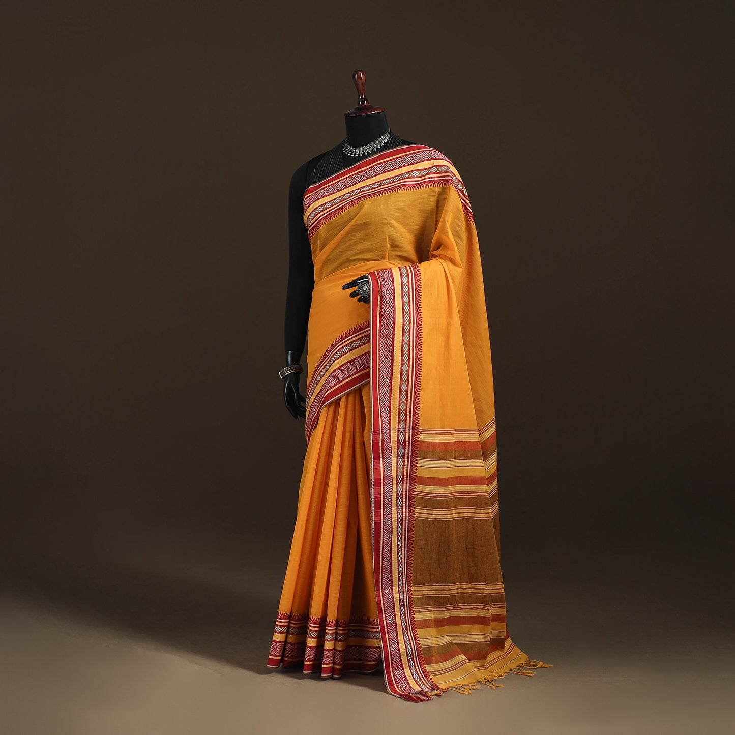 Bengal Handwoven Cotton Begumpuri Saree with Blouse Piece 03
