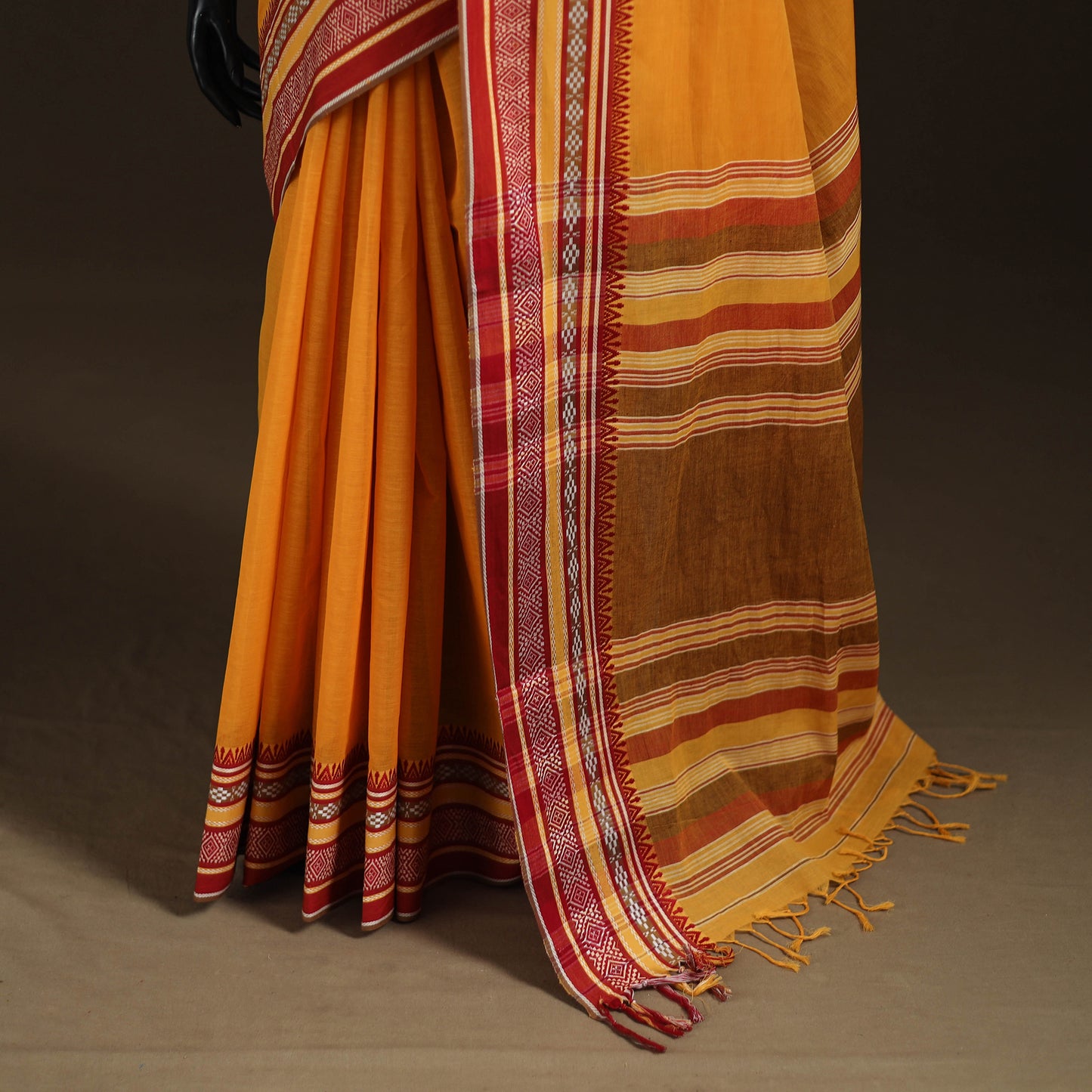 Bengal Handwoven Cotton Begumpuri Saree with Blouse Piece 03