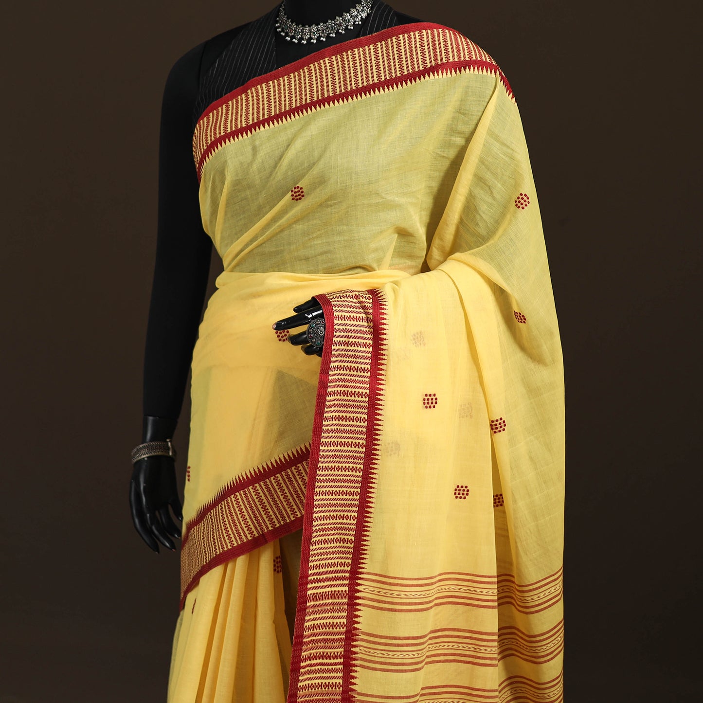 Bengal Handwoven Cotton Dot Buti Begumpuri Saree 05