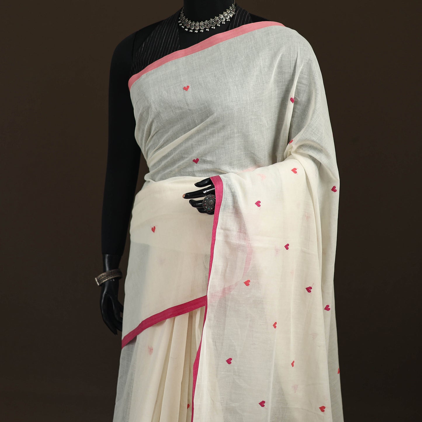 Bengal Handwoven Cotton Heart Buti Begumpuri Saree with Blouse Piece 06