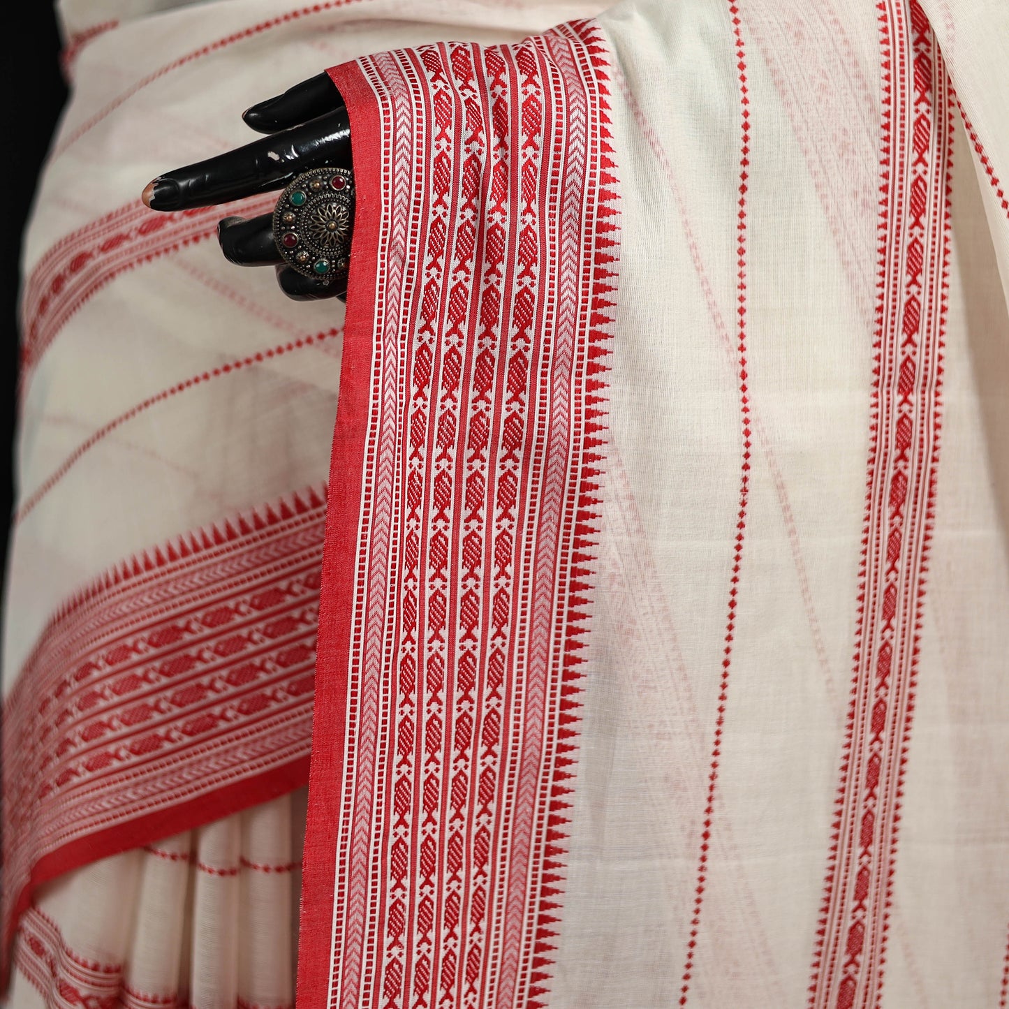 Bengal Handwoven Cotton Fish Buti Begumpuri Saree with Blouse Piece 09