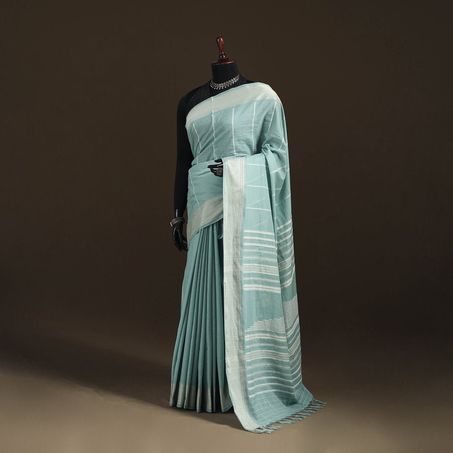 Bengal Handwoven Cotton Begumpuri Saree with Blouse Piece 11