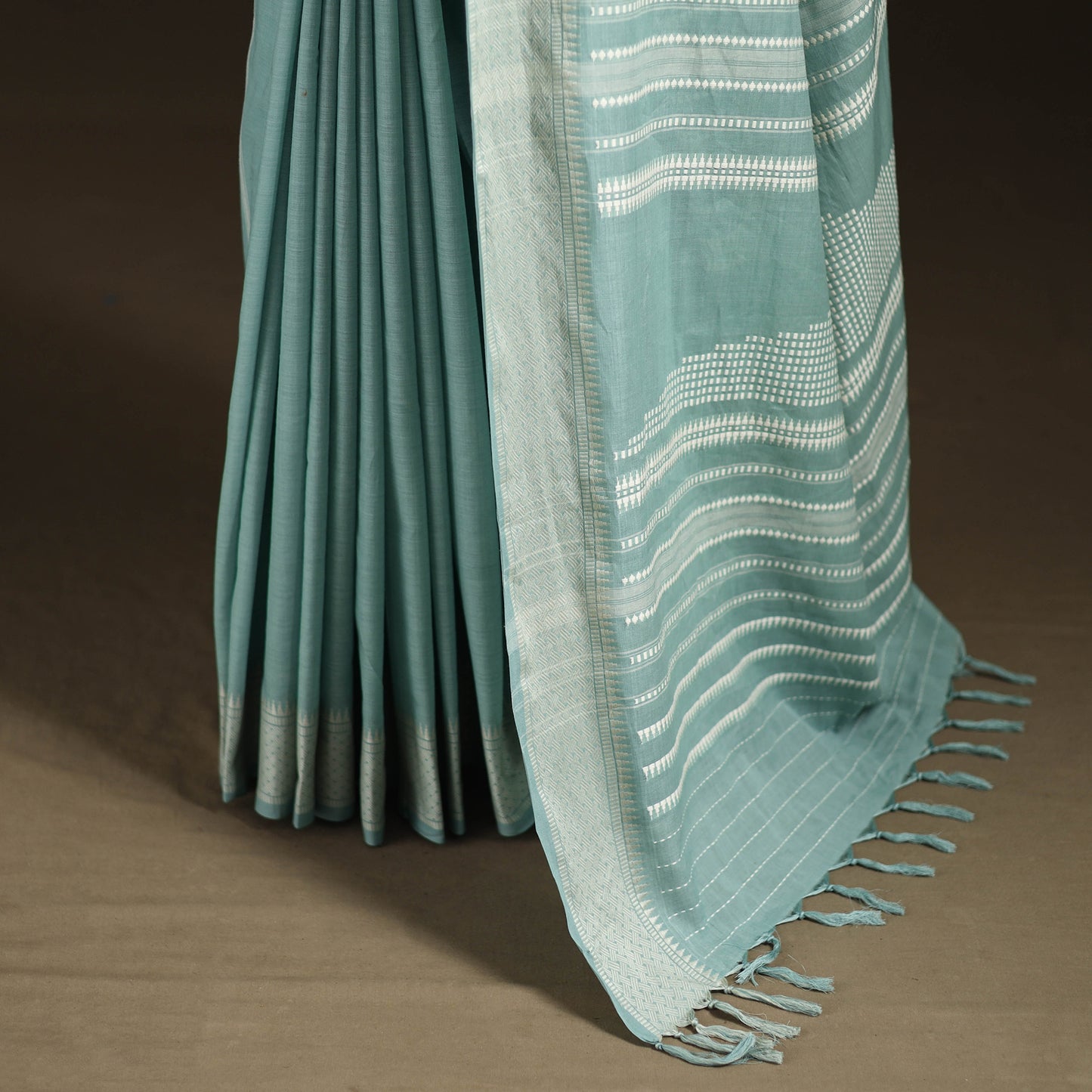 Bengal Handwoven Cotton Begumpuri Saree with Blouse Piece 11