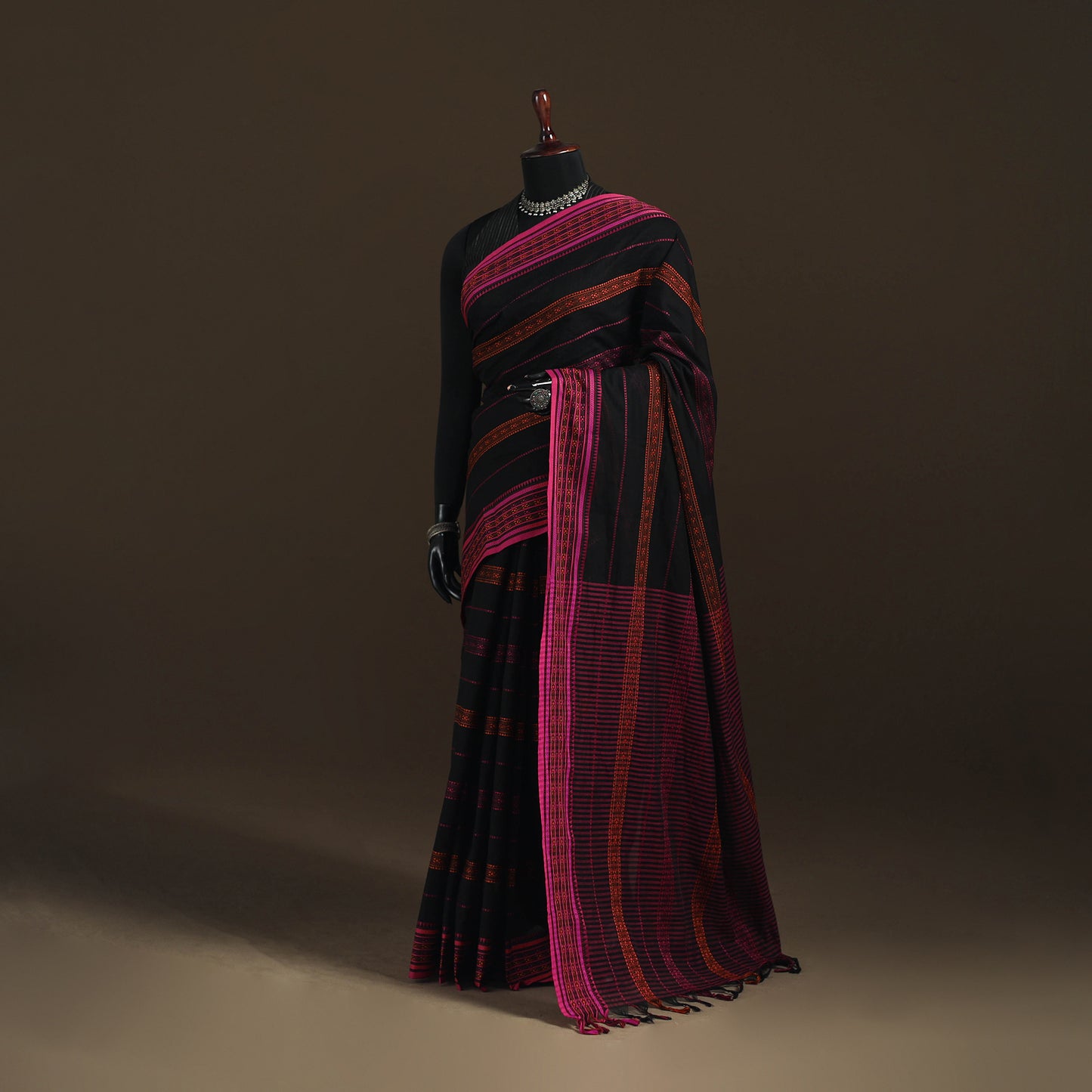 Bengal Handwoven Cotton Fish Buti Begumpuri Saree 10
