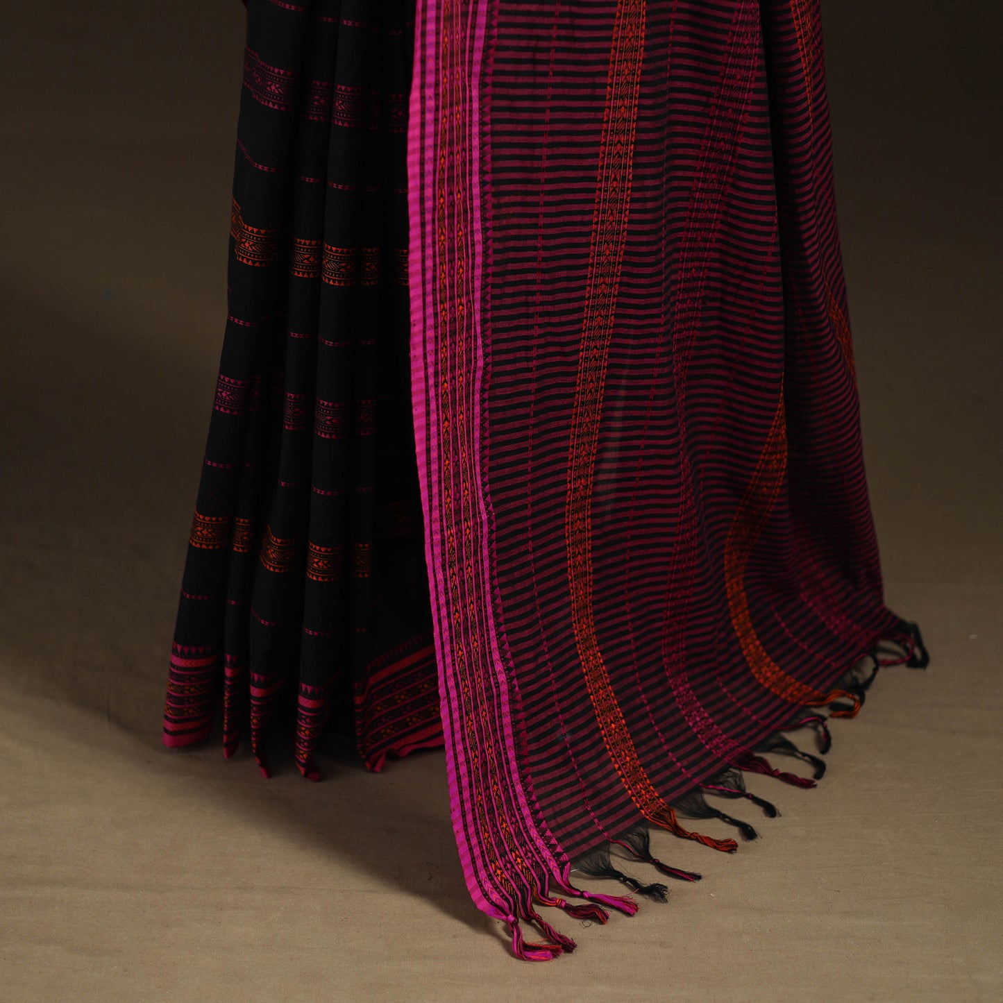 Bengal Handwoven Cotton Fish Buti Begumpuri Saree 10