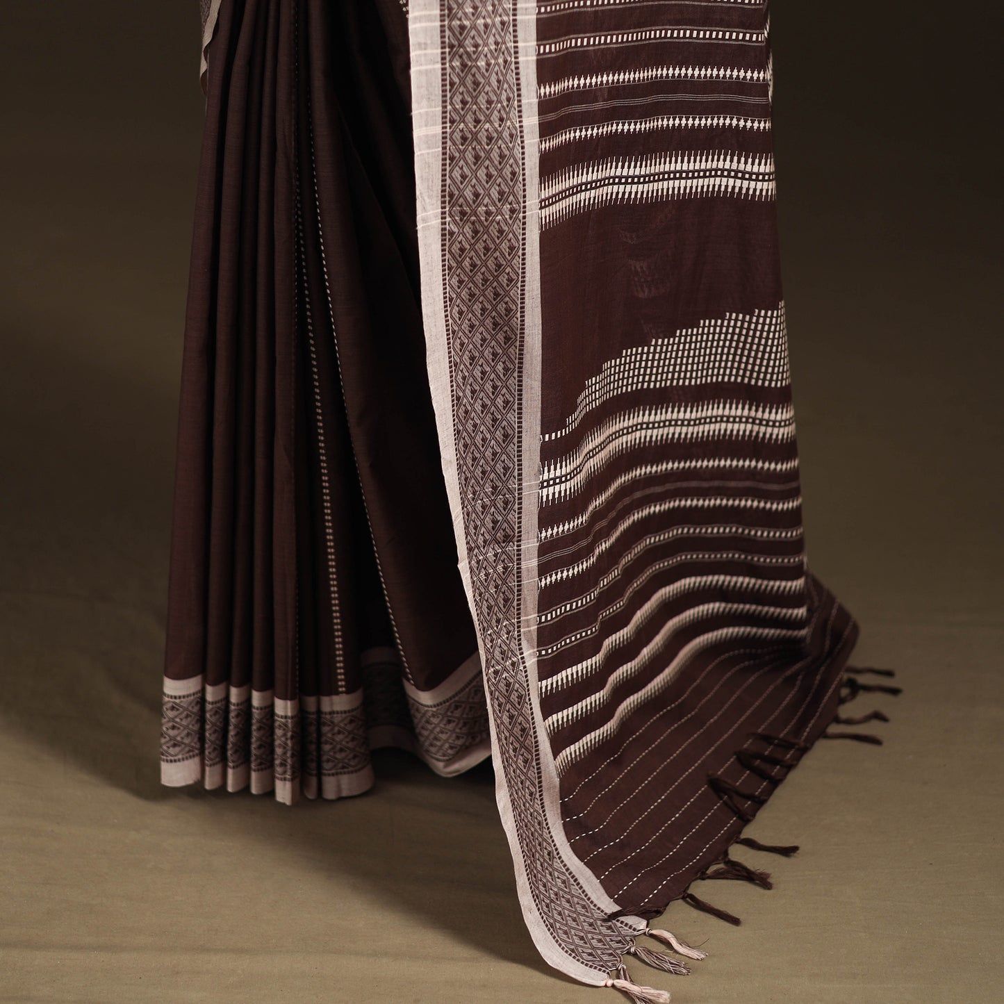 Bengal Handwoven Cotton Begumpuri Saree with Blouse Piece 12