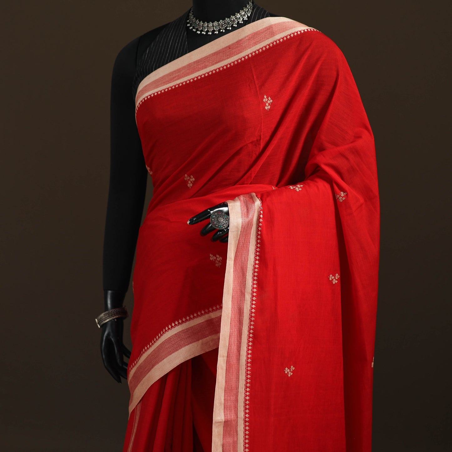 Bengal Handwoven Cotton Leaf Buti Begumpuri Saree with Blouse Piece 14