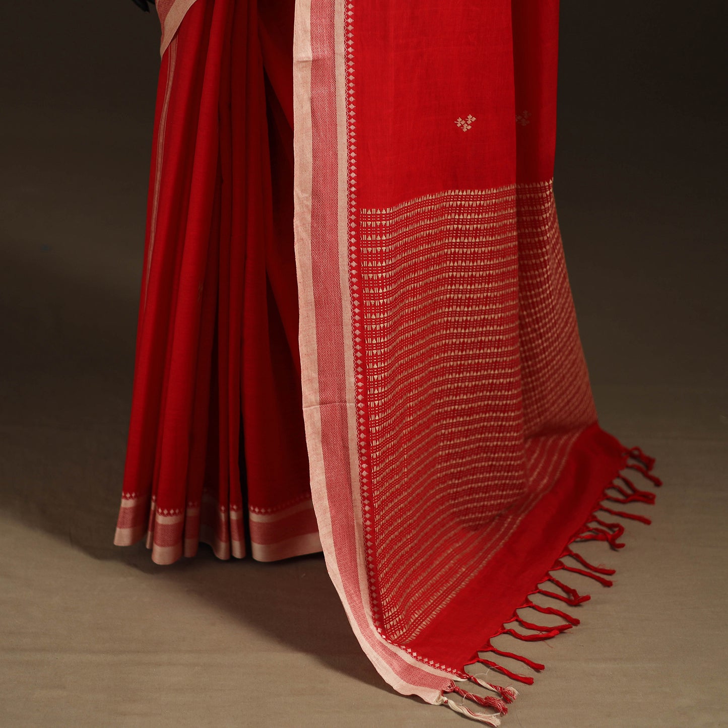 Bengal Handwoven Cotton Leaf Buti Begumpuri Saree with Blouse Piece 14