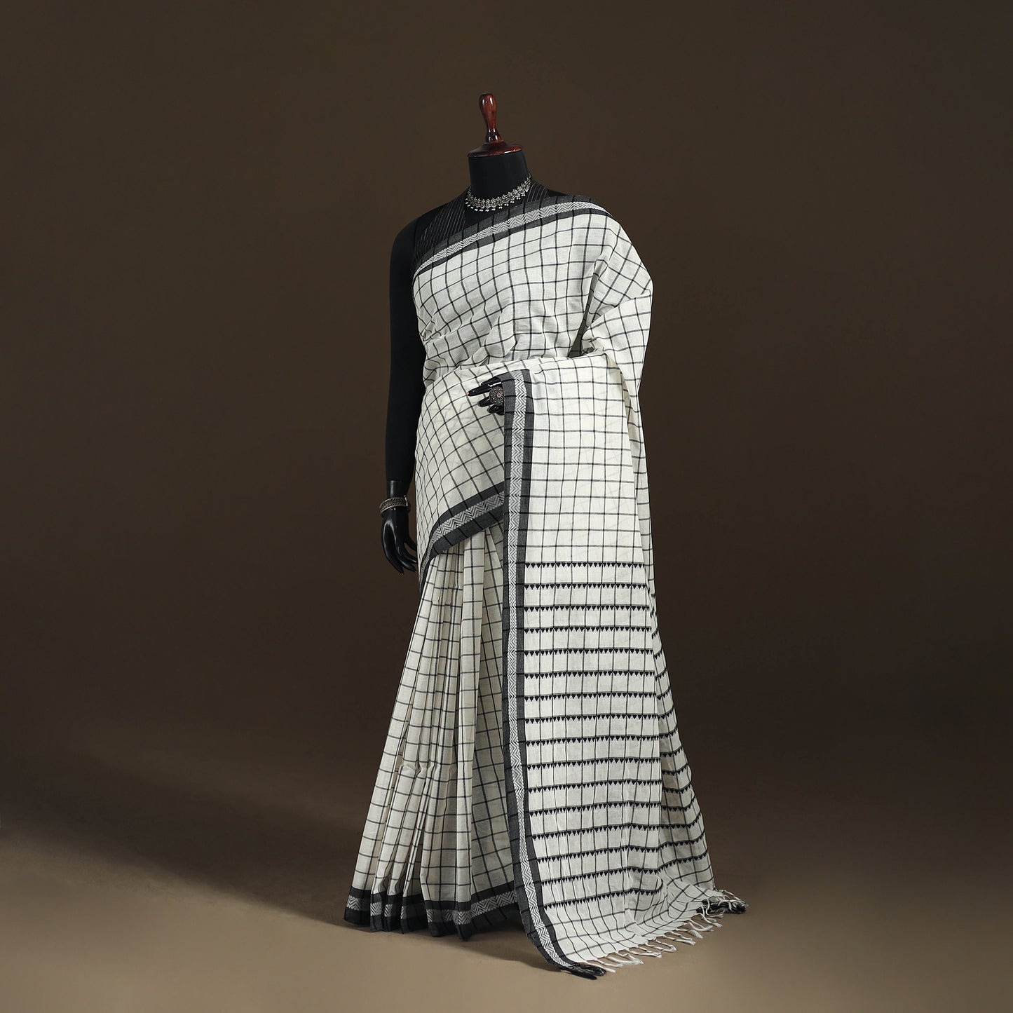 Bengal Handwoven Cotton Checks Begumpuri Saree 17