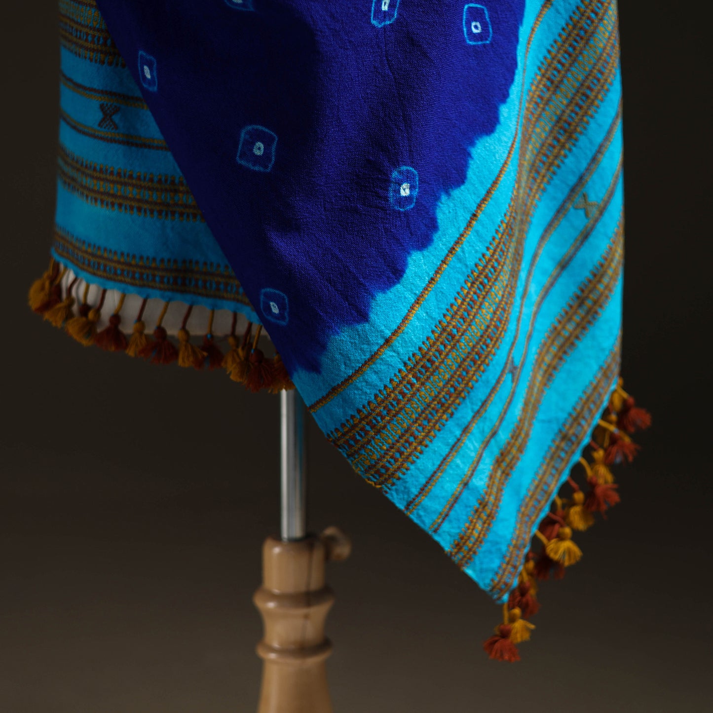Kutch Handwoven Merino Wool Bandhani Tie-Dye Shawl 02