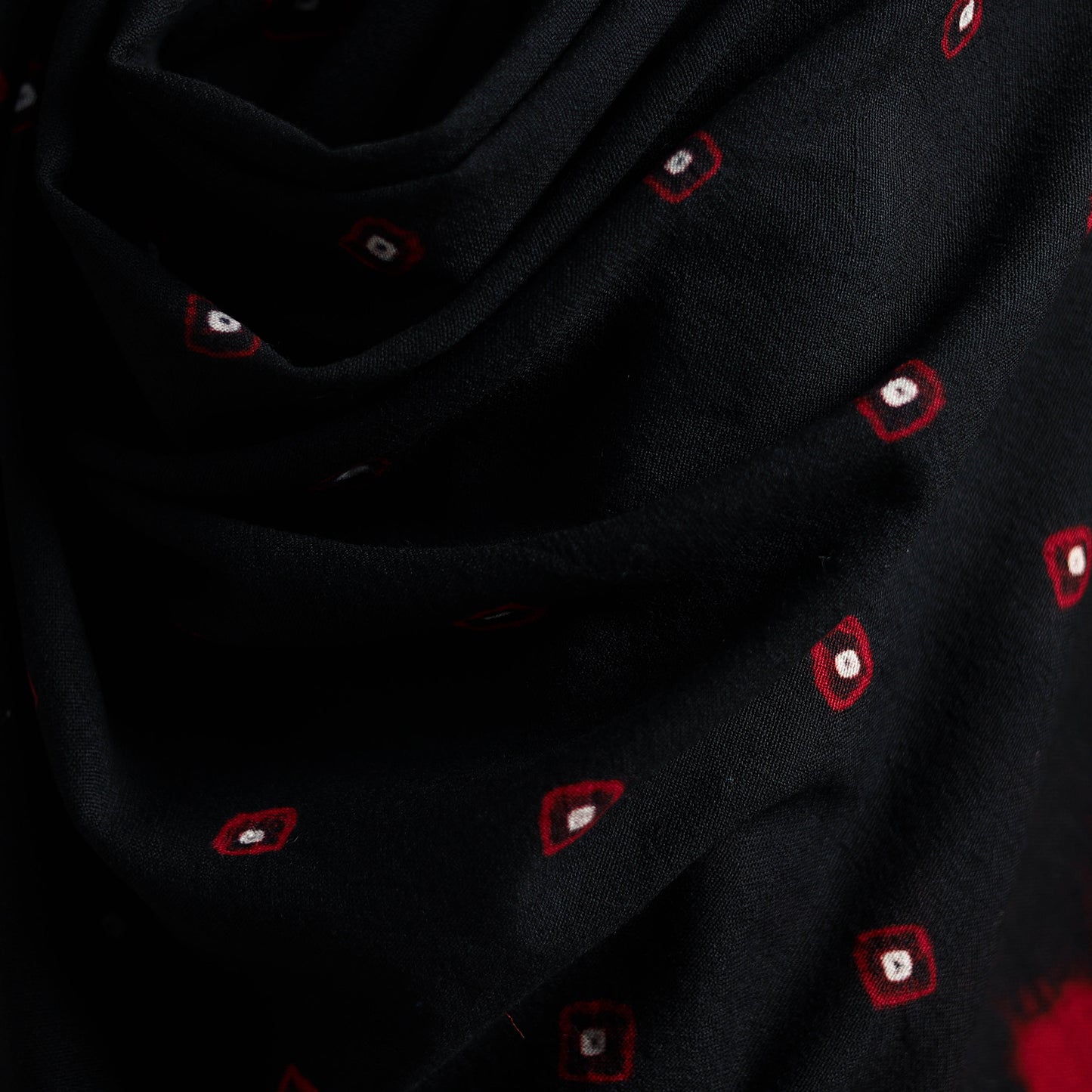 Kutch Handwoven Merino Wool Bandhani Tie-Dye Shawl 04