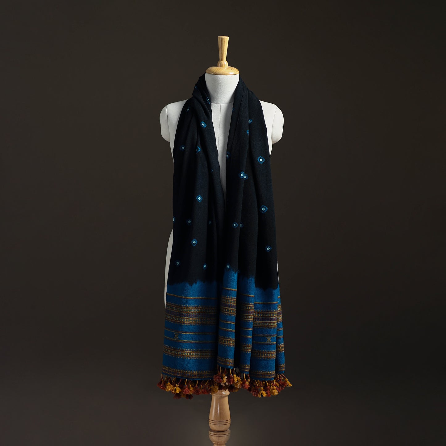 Kutch Handwoven Merino Wool Bandhani Tie-Dye Shawl 05