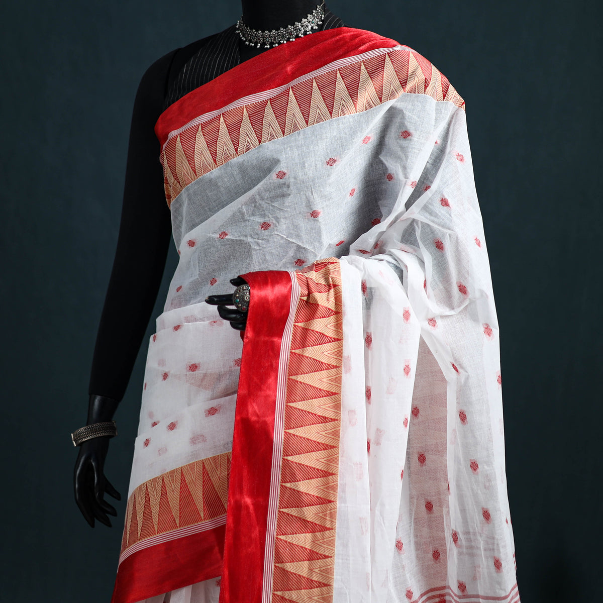 Handwoven Pure Cotton Phulia Jamdani Saree for Durga Puja 01