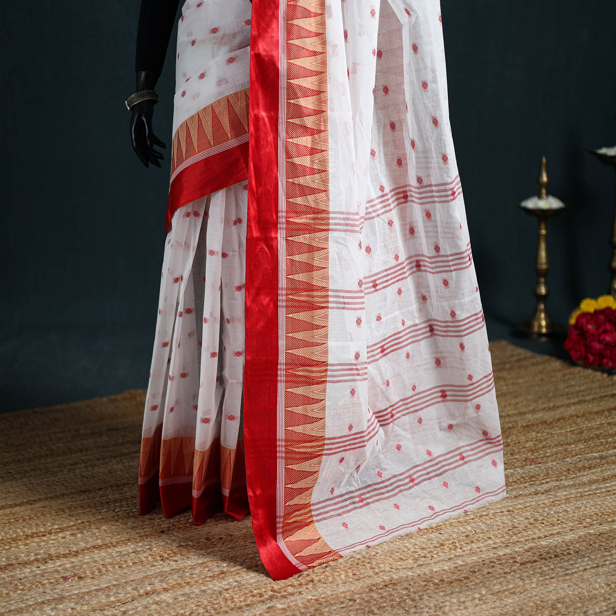 Handwoven Pure Cotton Phulia Jamdani Saree for Durga Puja 01