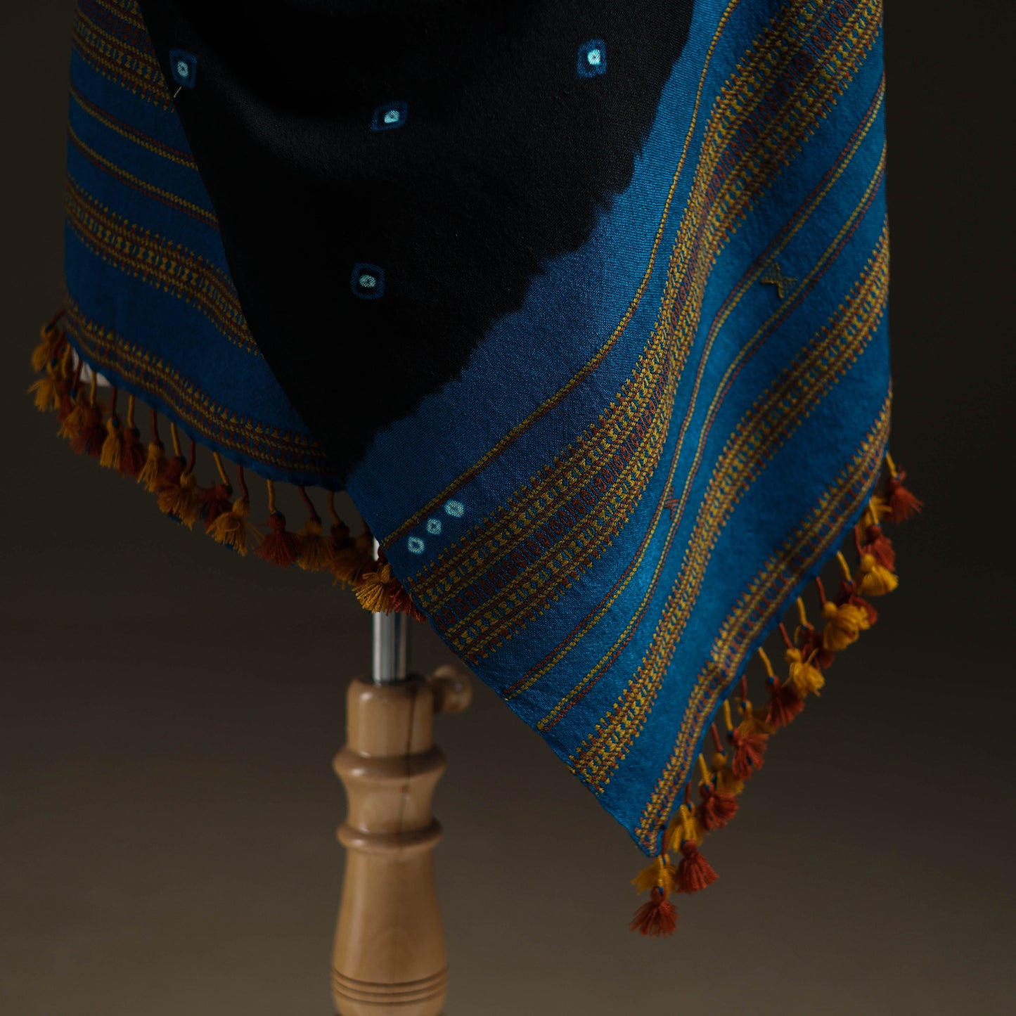 Kutch Handwoven Merino Wool Bandhani Tie-Dye Shawl 05