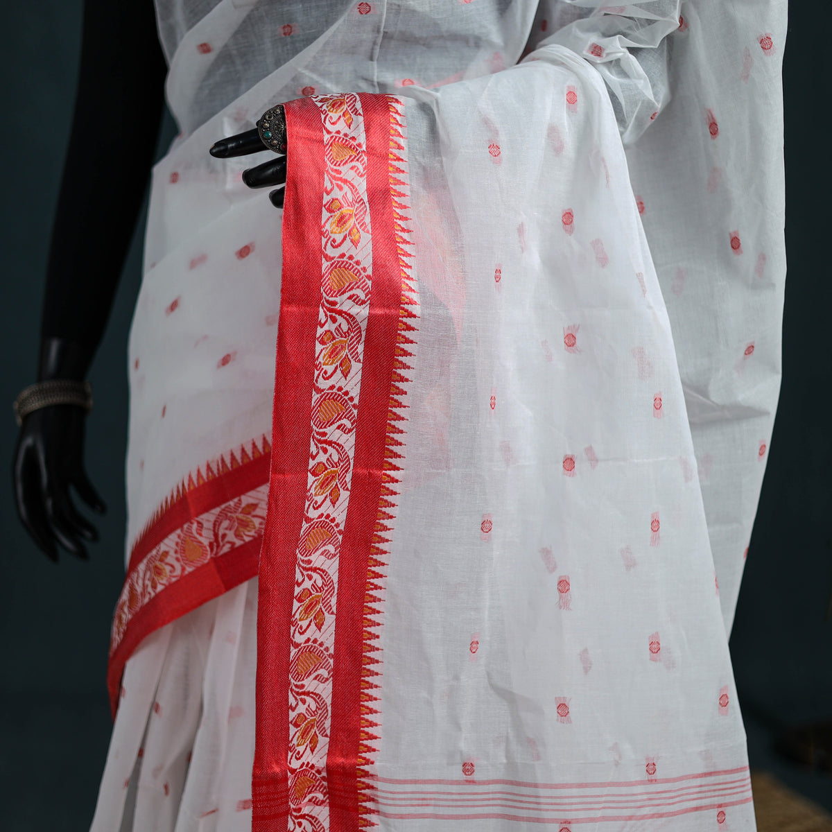 Handwoven Pure Cotton Phulia Jamdani Saree for Durga Puja 02