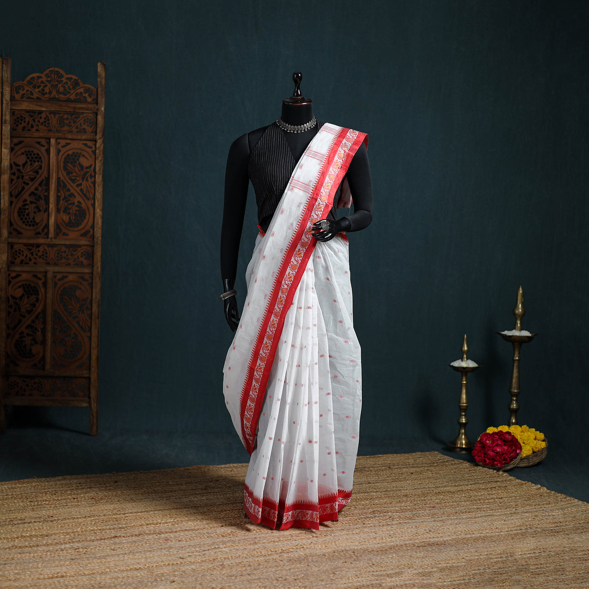 Handwoven Pure Cotton Phulia Jamdani Saree for Durga Puja 02