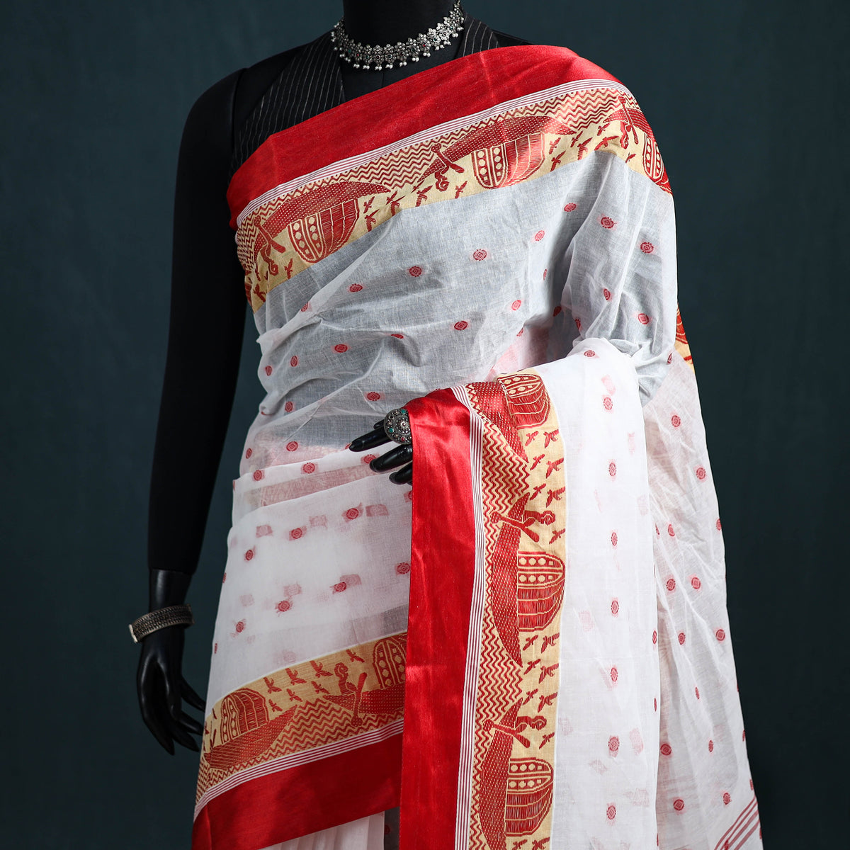 Handwoven Pure Cotton Phulia Jamdani Saree for Durga Puja 03