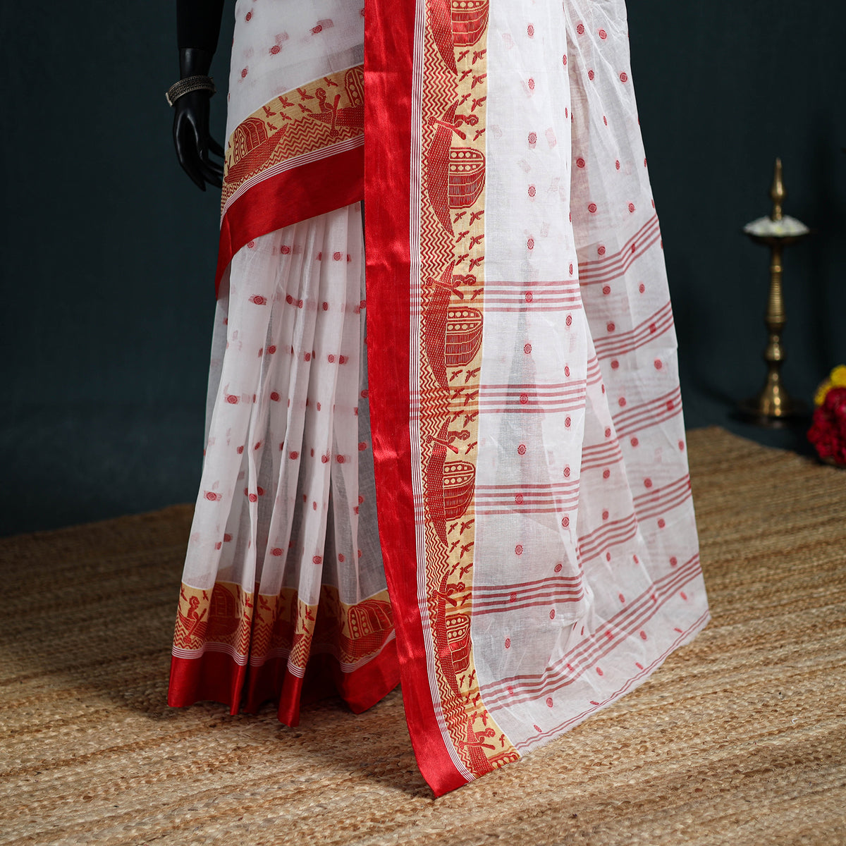 Handwoven Pure Cotton Phulia Jamdani Saree for Durga Puja 03
