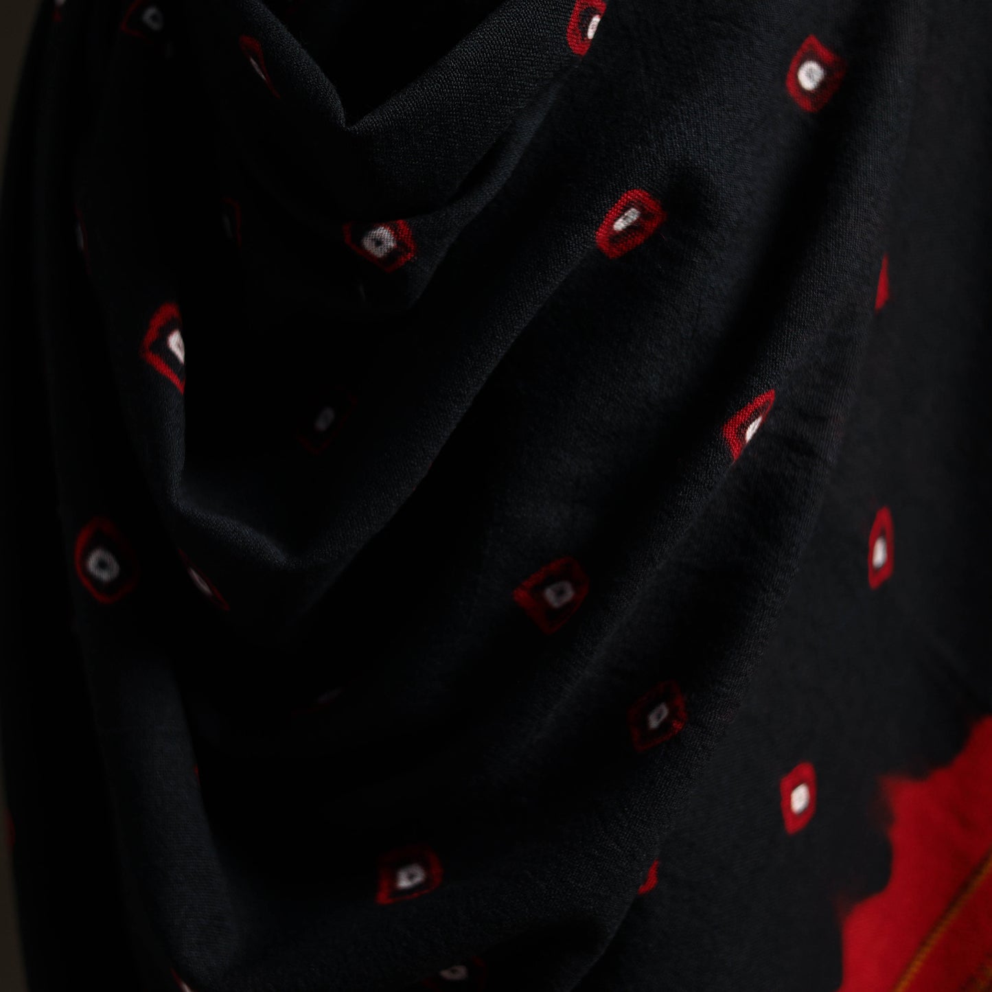 Kutch Handwoven Merino Wool Bandhani Tie-Dye Shawl 09