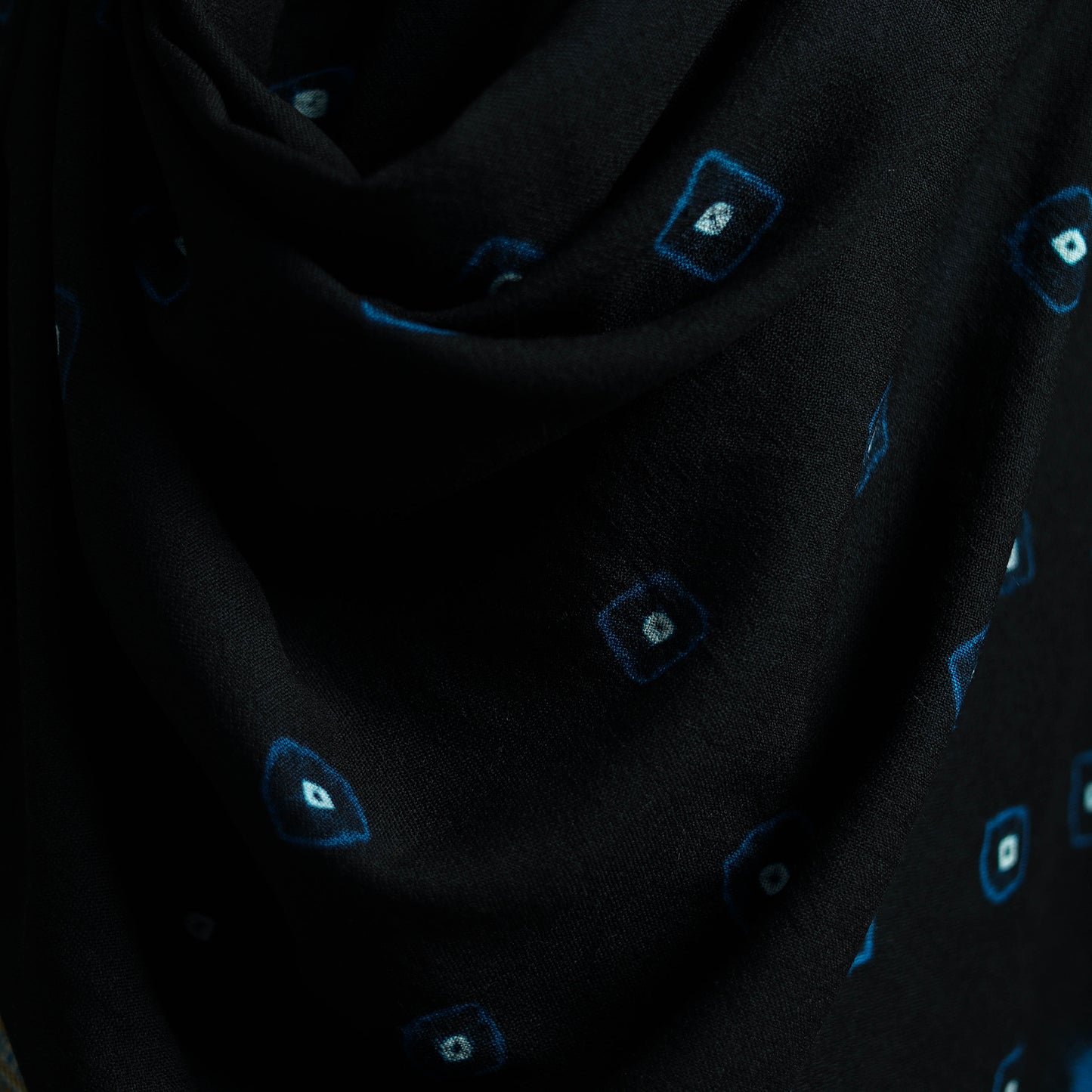 Kutch Handwoven Merino Wool Bandhani Tie-Dye Shawl 10