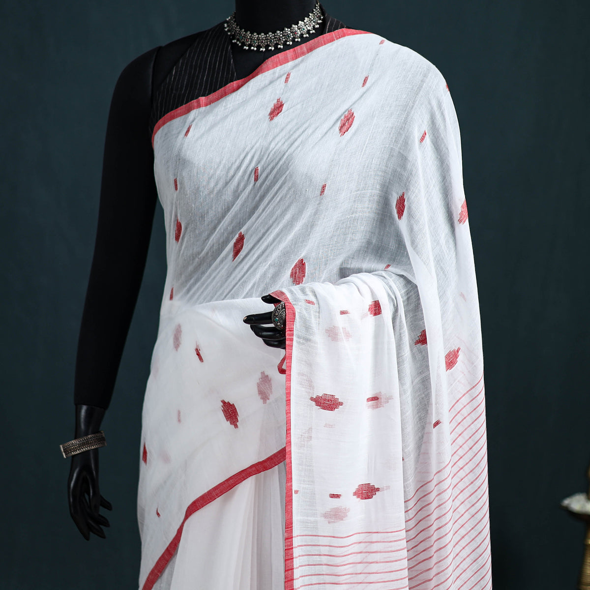 Handwoven Pure Cotton Phulia Jamdani Saree for Durga Puja 06