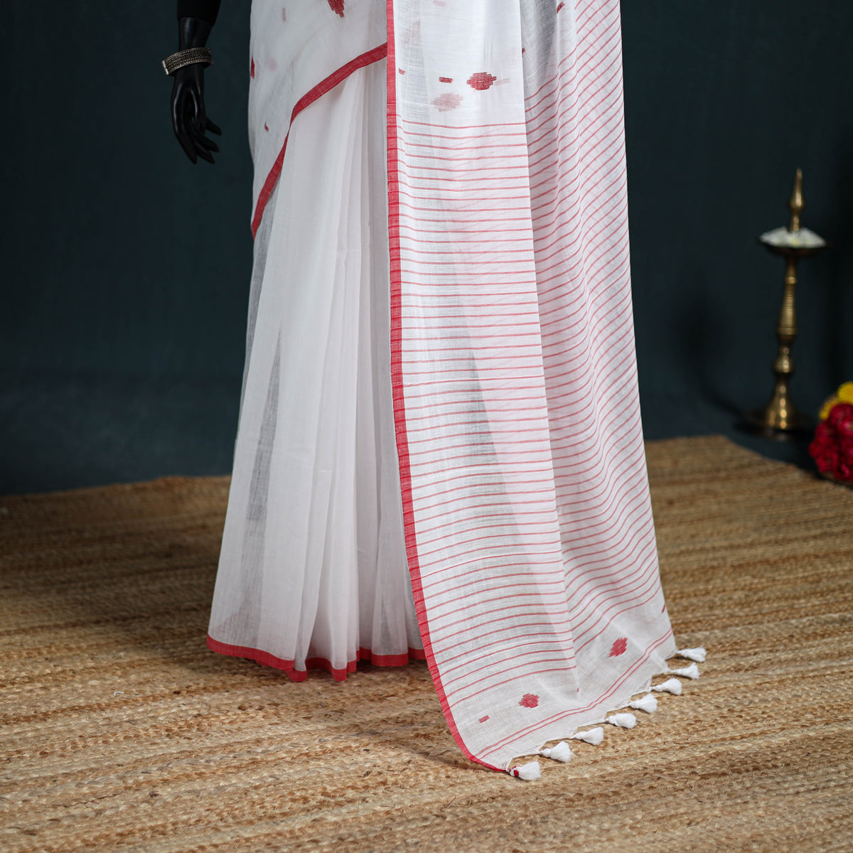 Handwoven Pure Cotton Phulia Jamdani Saree for Durga Puja 06