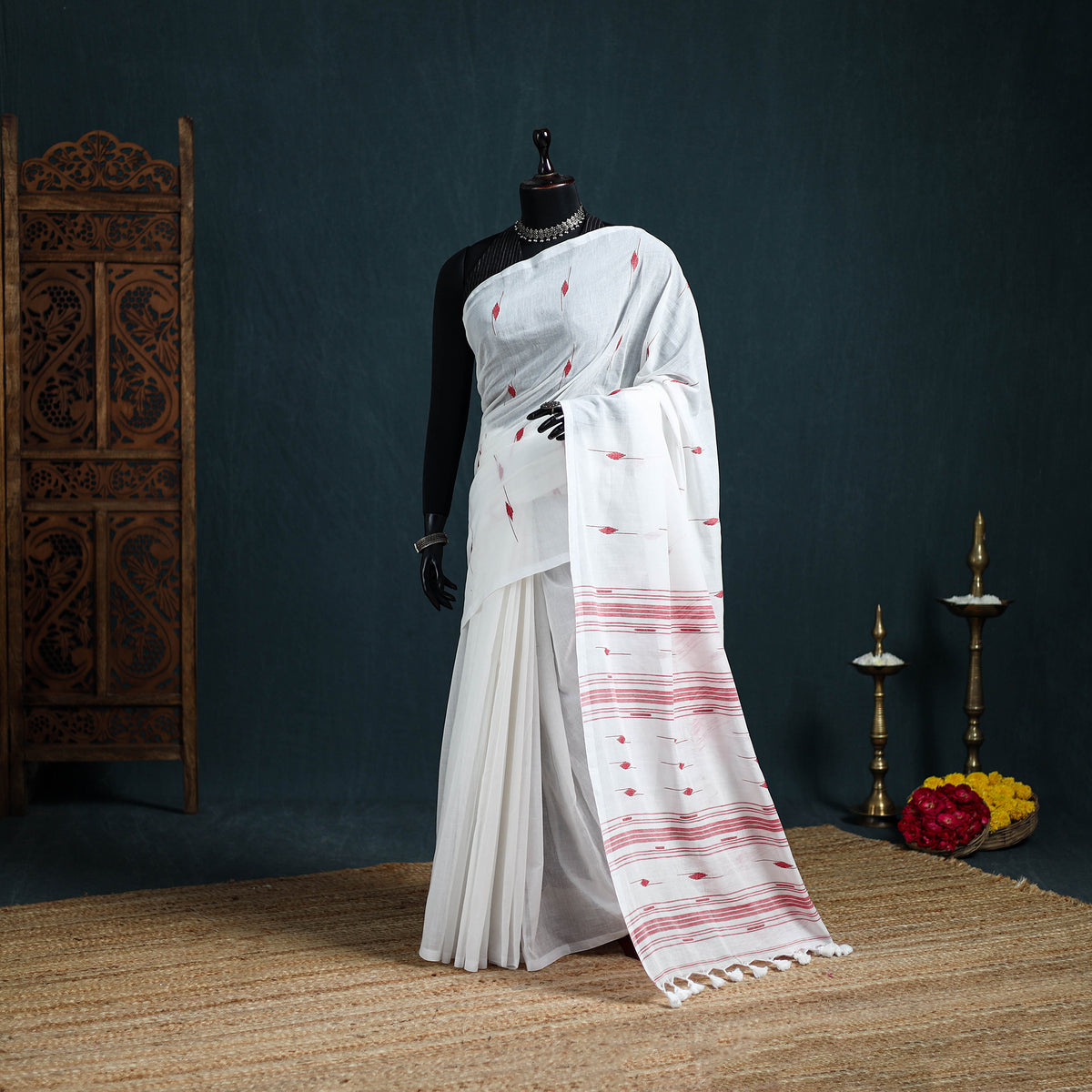 Handwoven Pure Cotton Phulia Jamdani Saree for Durga Puja 08
