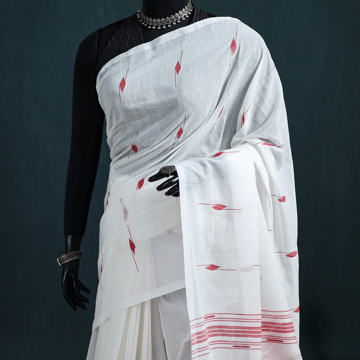 Handwoven Pure Cotton Phulia Jamdani Saree for Durga Puja 08