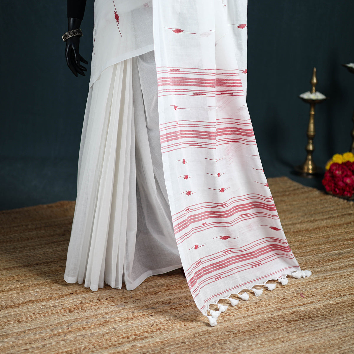 Handwoven Pure Cotton Phulia Jamdani Saree for Durga Puja 08