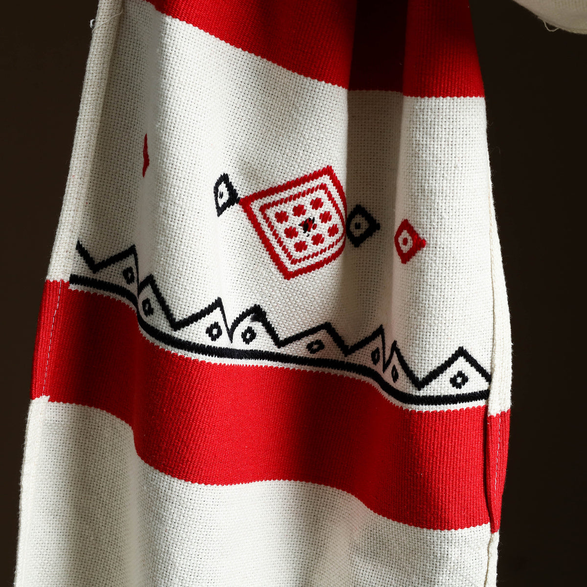 Toda Hand Embroidered Cotton Muffler 01