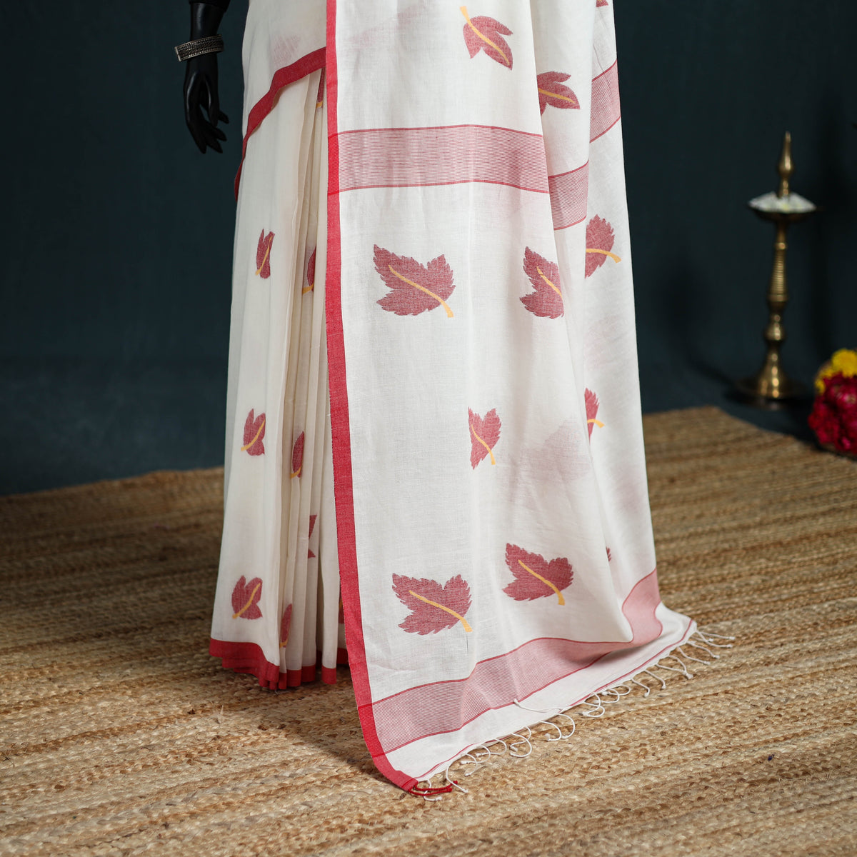 Handwoven Pure Cotton Phulia Jamdani Saree for Durga Puja 11