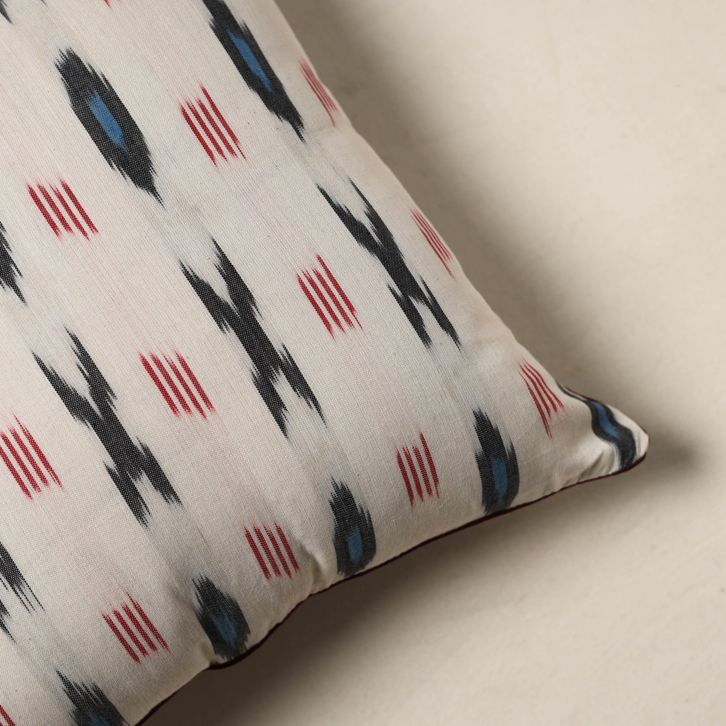 Pochampally Ikat Weave Cushion Cover (16 x 16 in) 04